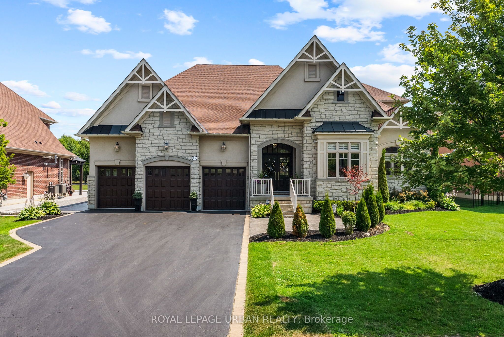 15 Country Club Crescent