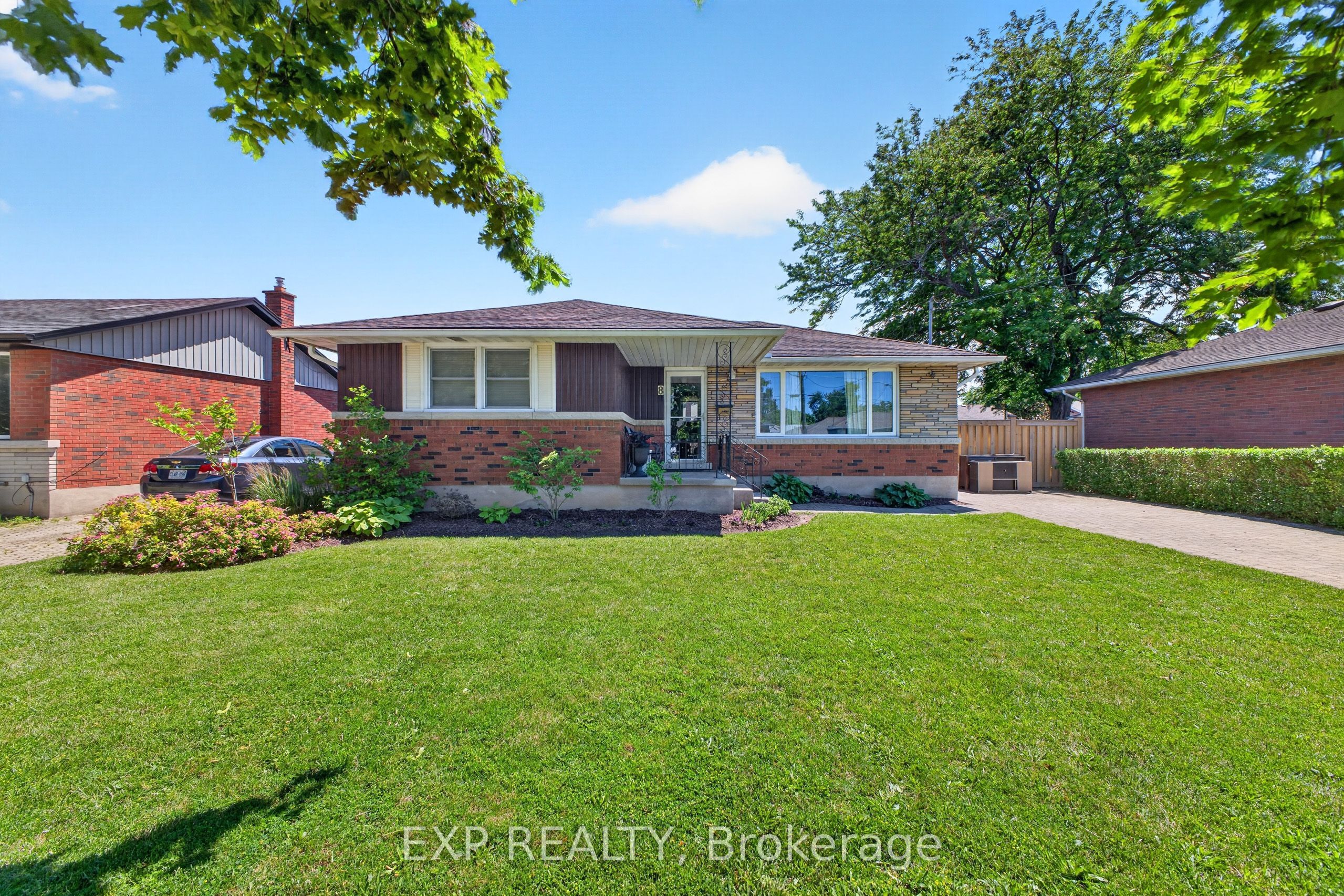 8 Dunraven Avenue