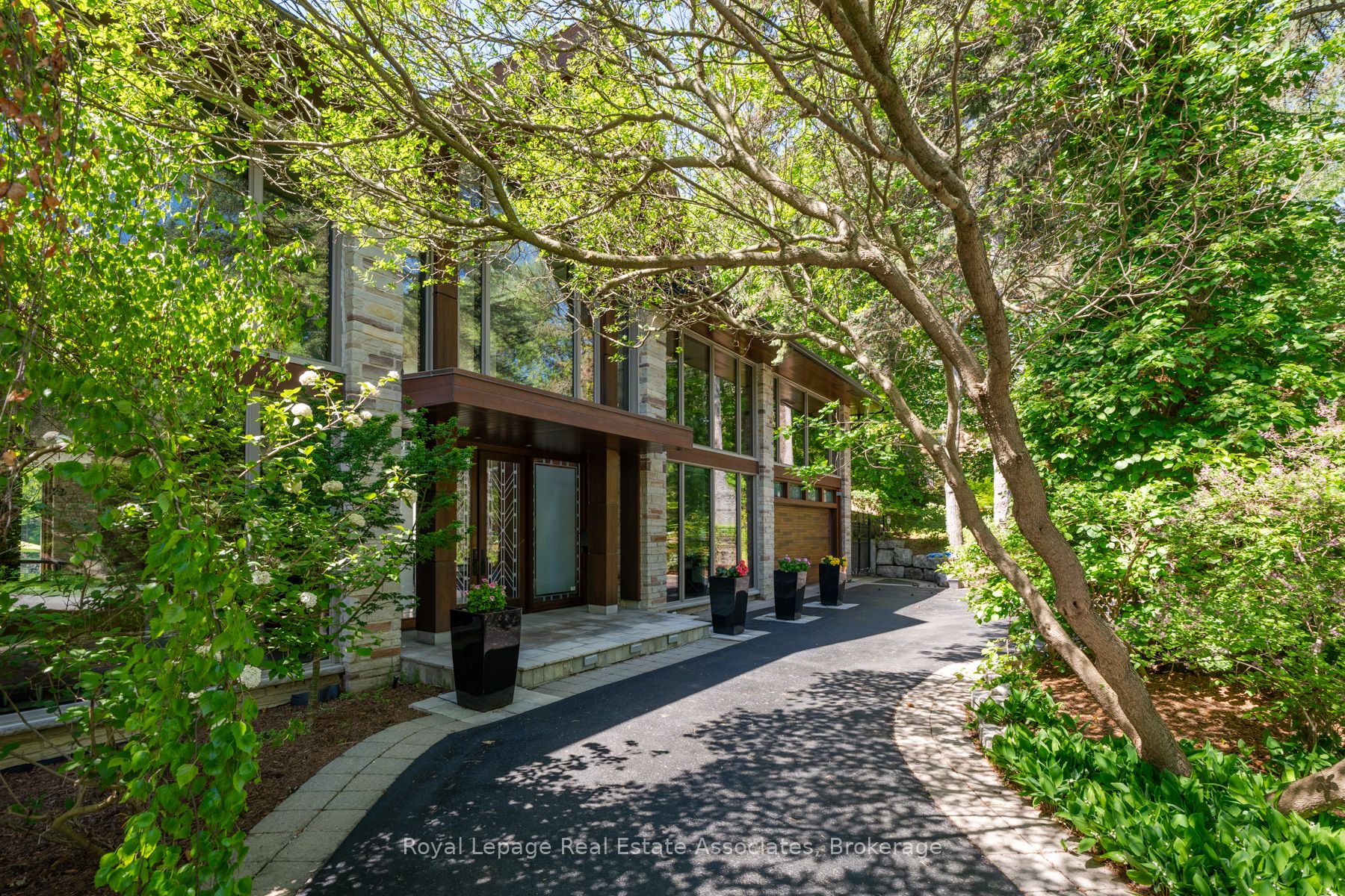 1510 Pinetree Crescent