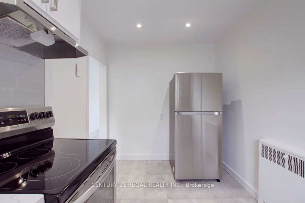 2127 Harris Crescent