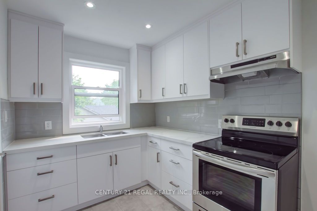 2127 Harris Crescent