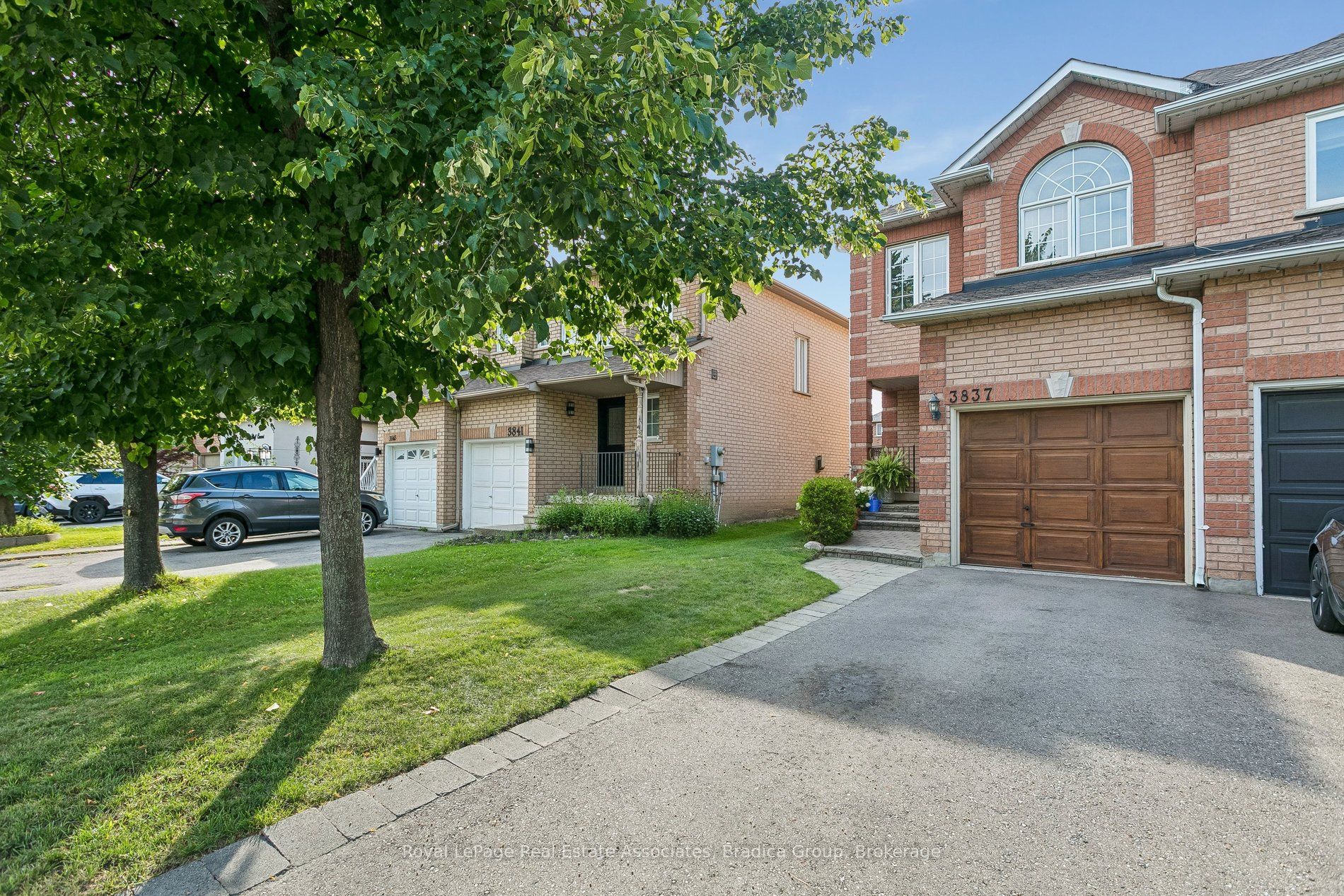 3837 Forest Bluff Crescent