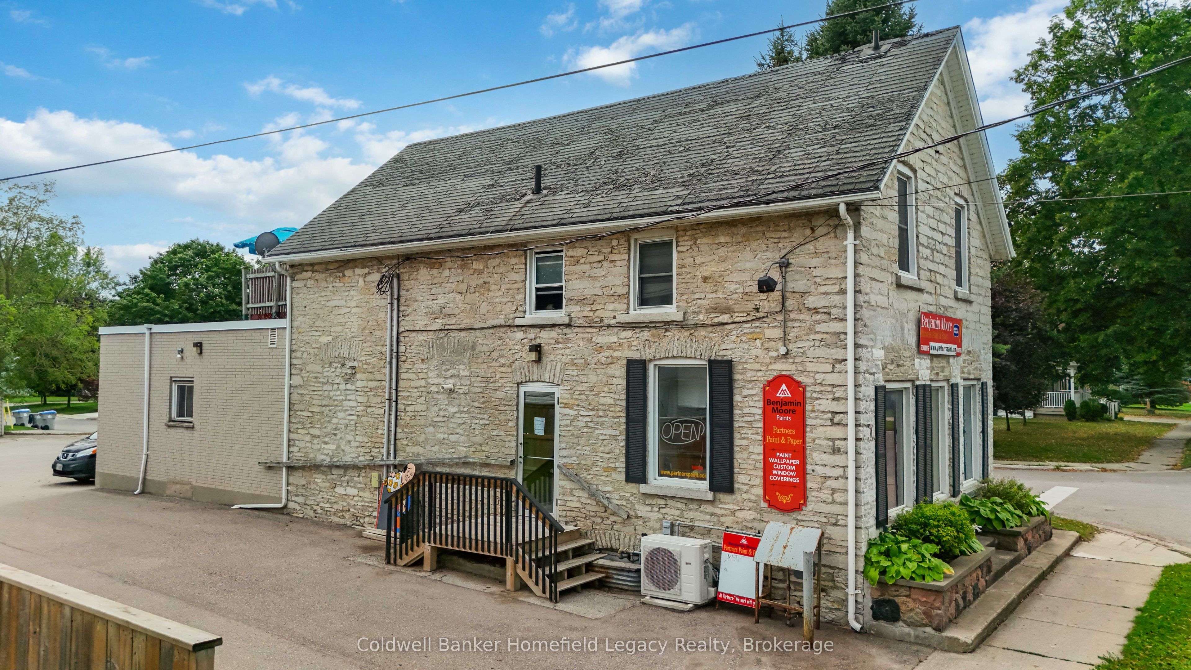 450 Queen Street E