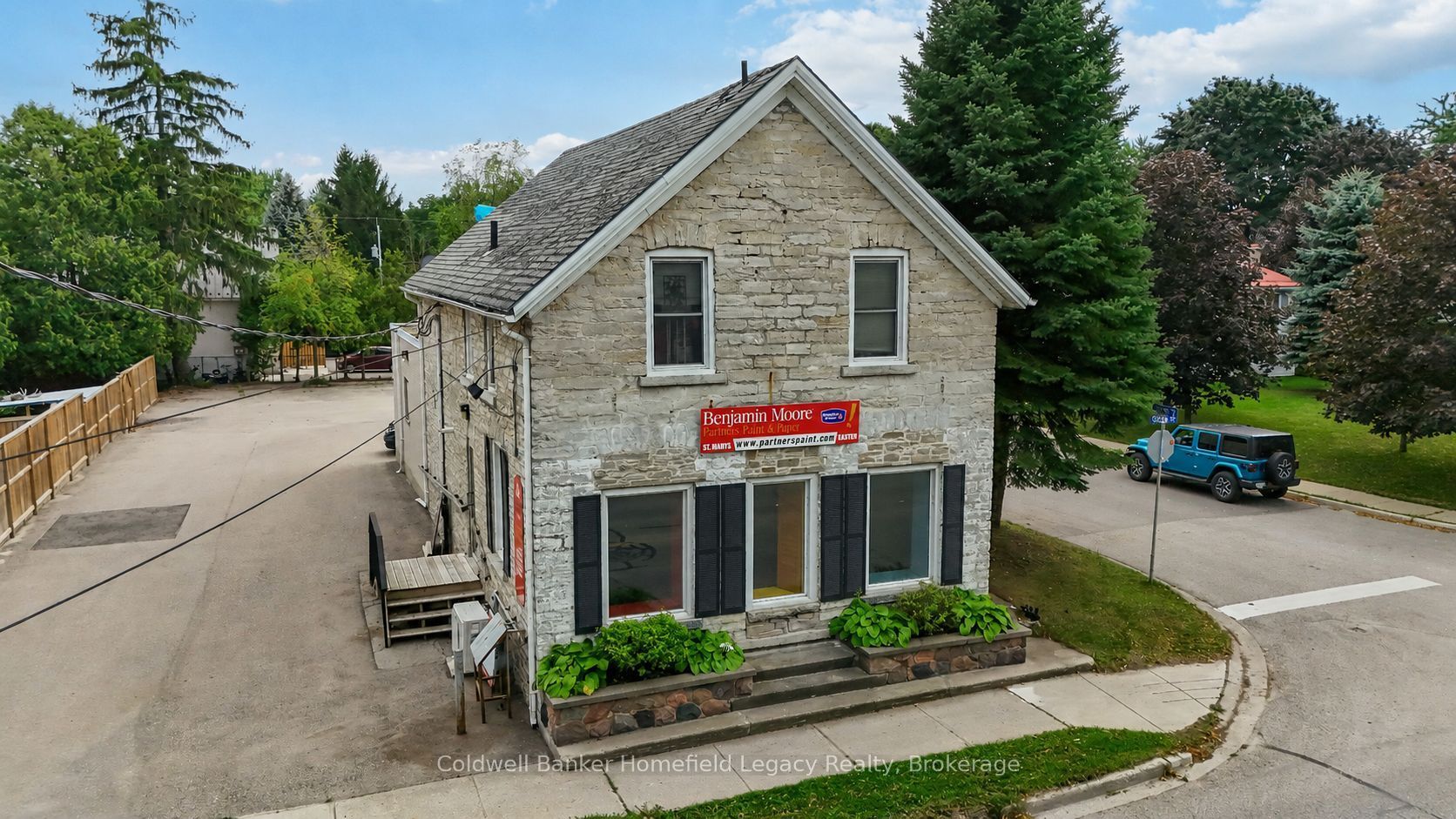 450 Queen Street E
