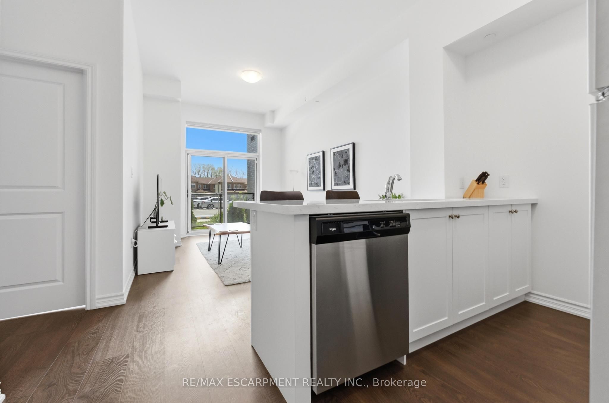 460 Dundas Street E 112