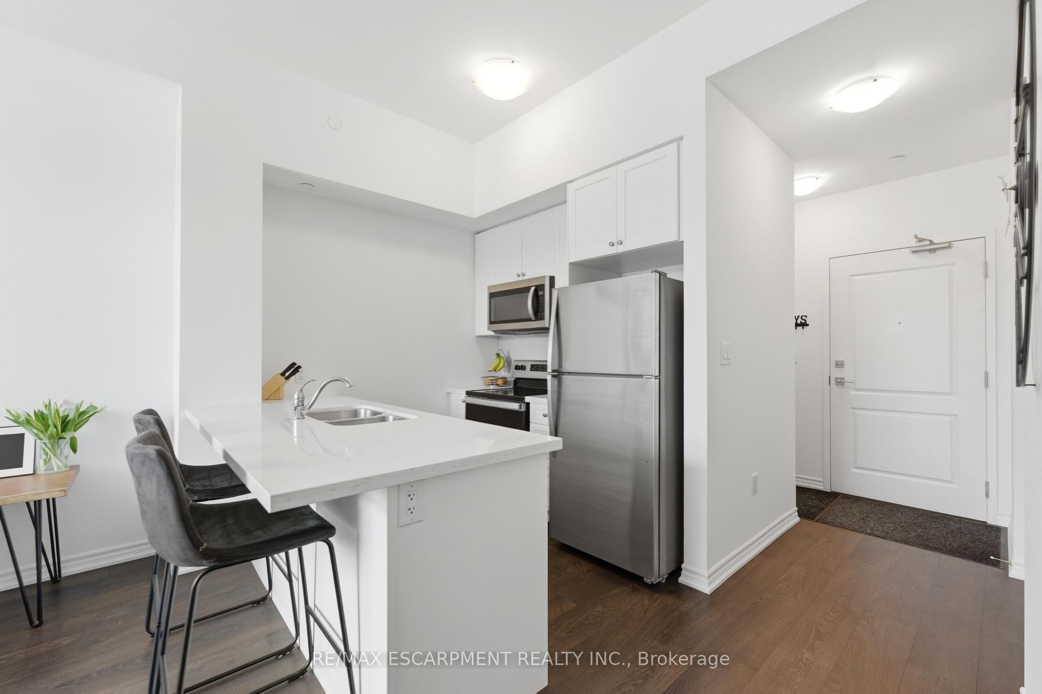 460 Dundas Street E 112