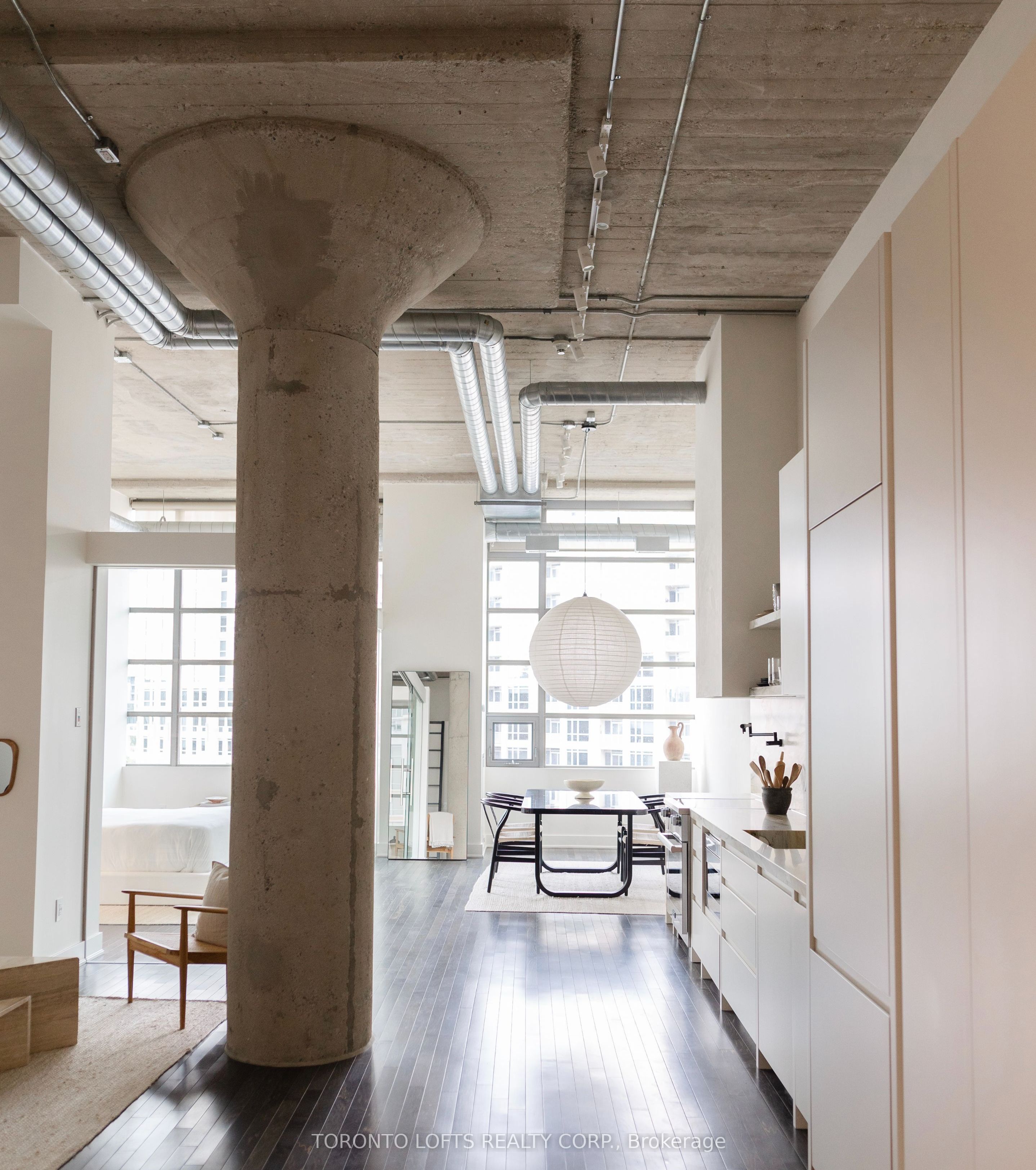 637 Lake Shore Boulevard W 318