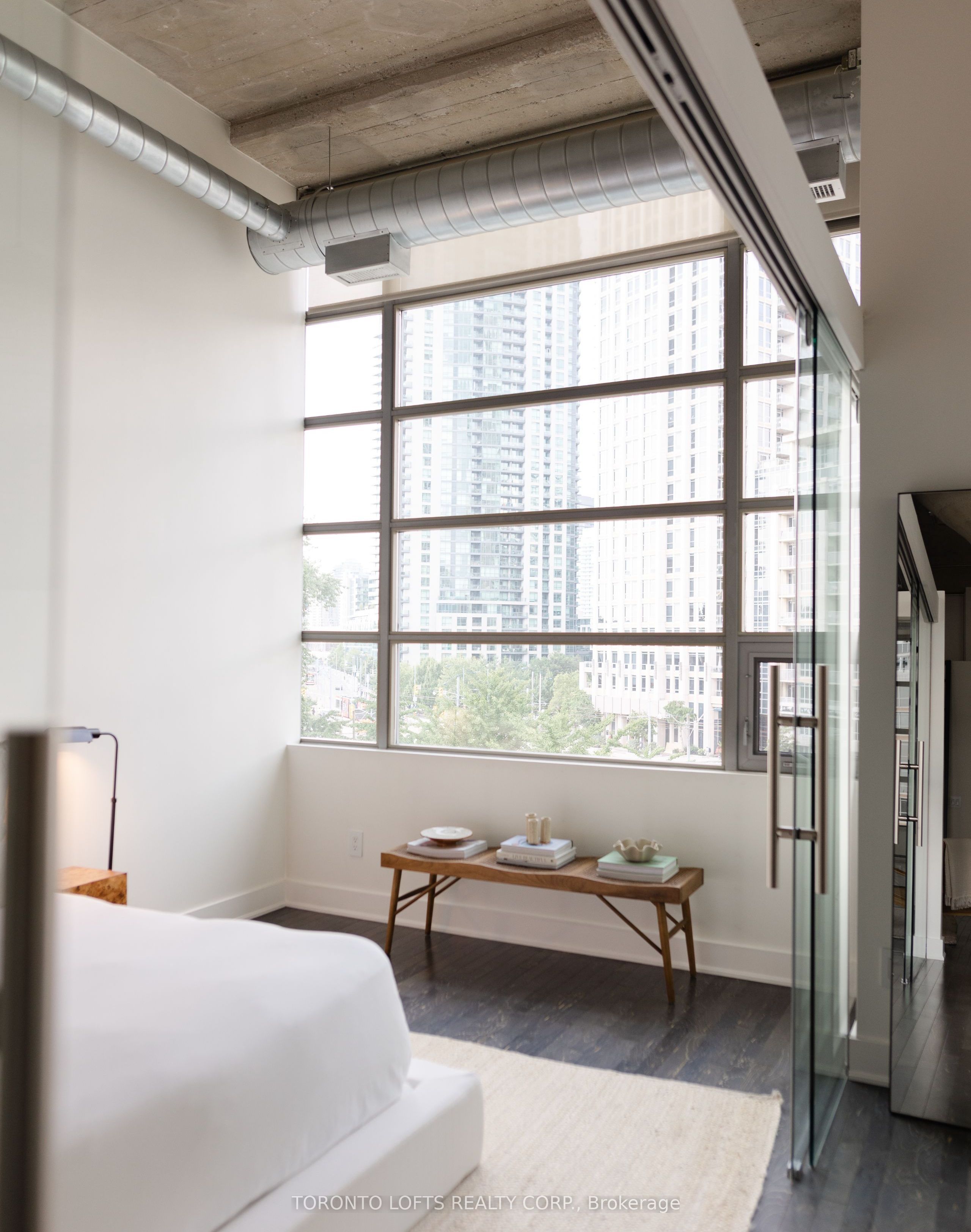 637 Lake Shore Boulevard W 318