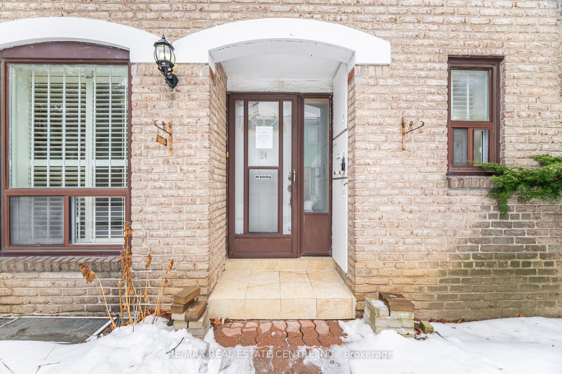 25 Gosford Boulevard 24