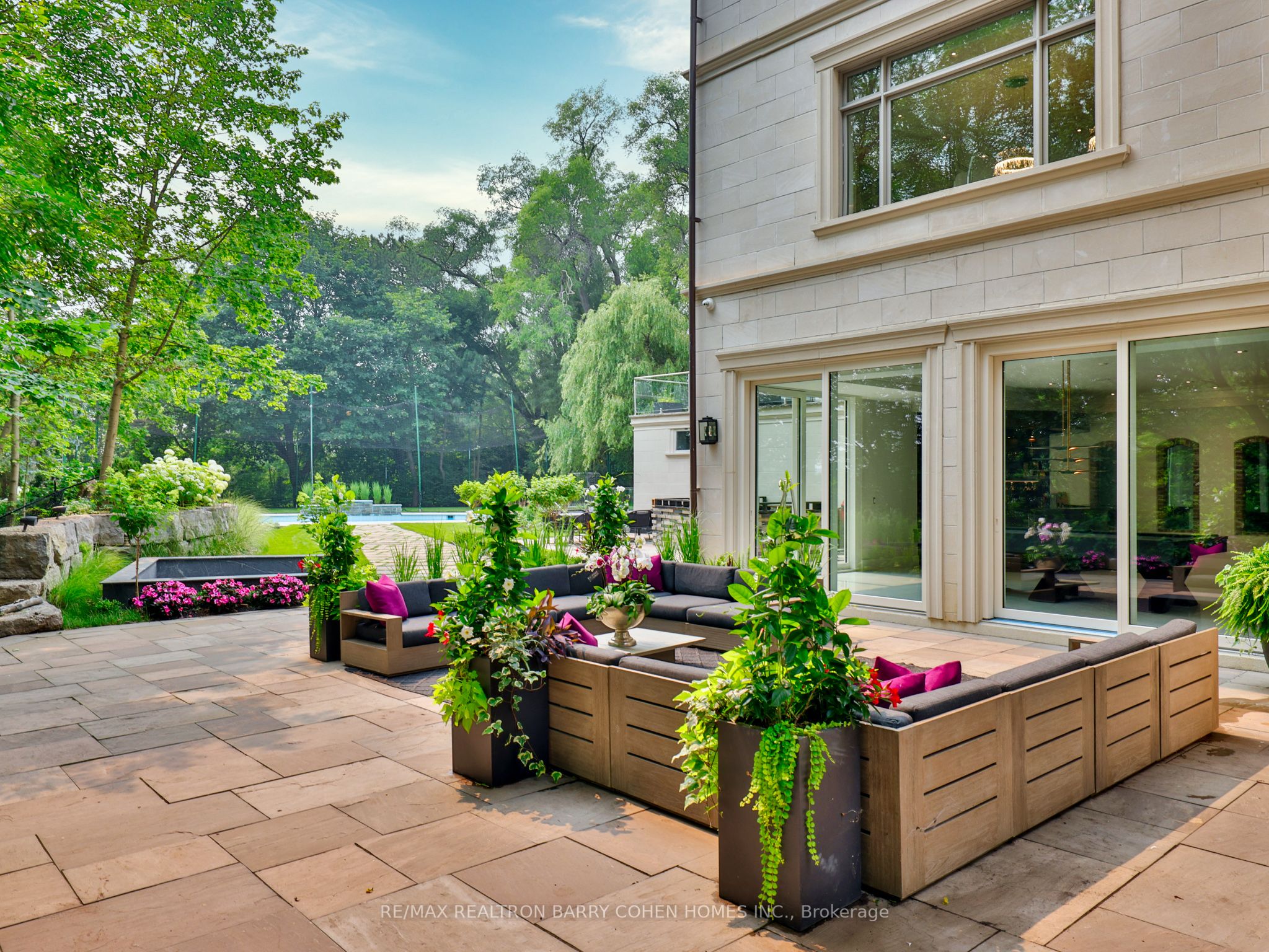 382 Old Yonge Street