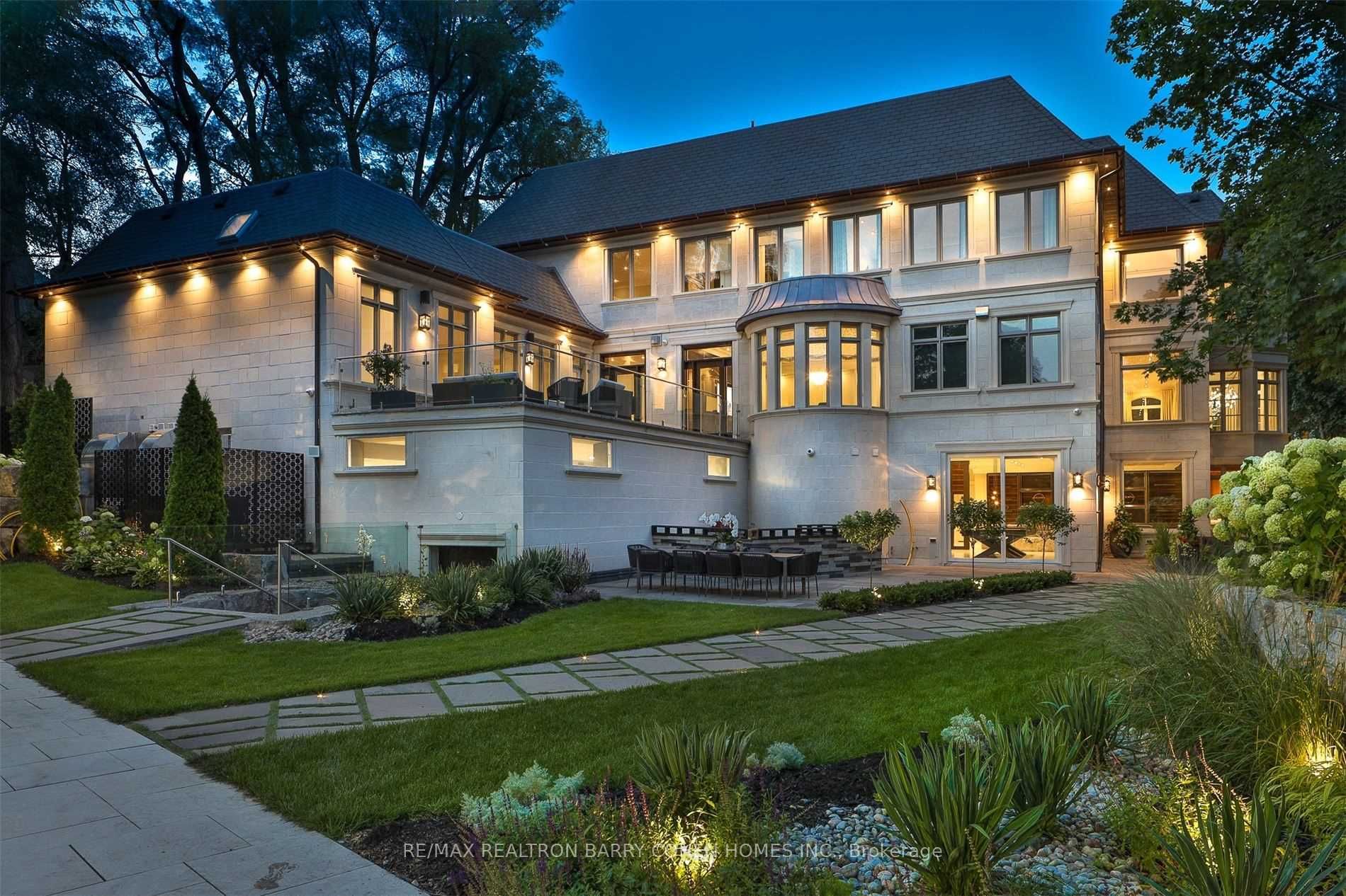 382 Old Yonge Street