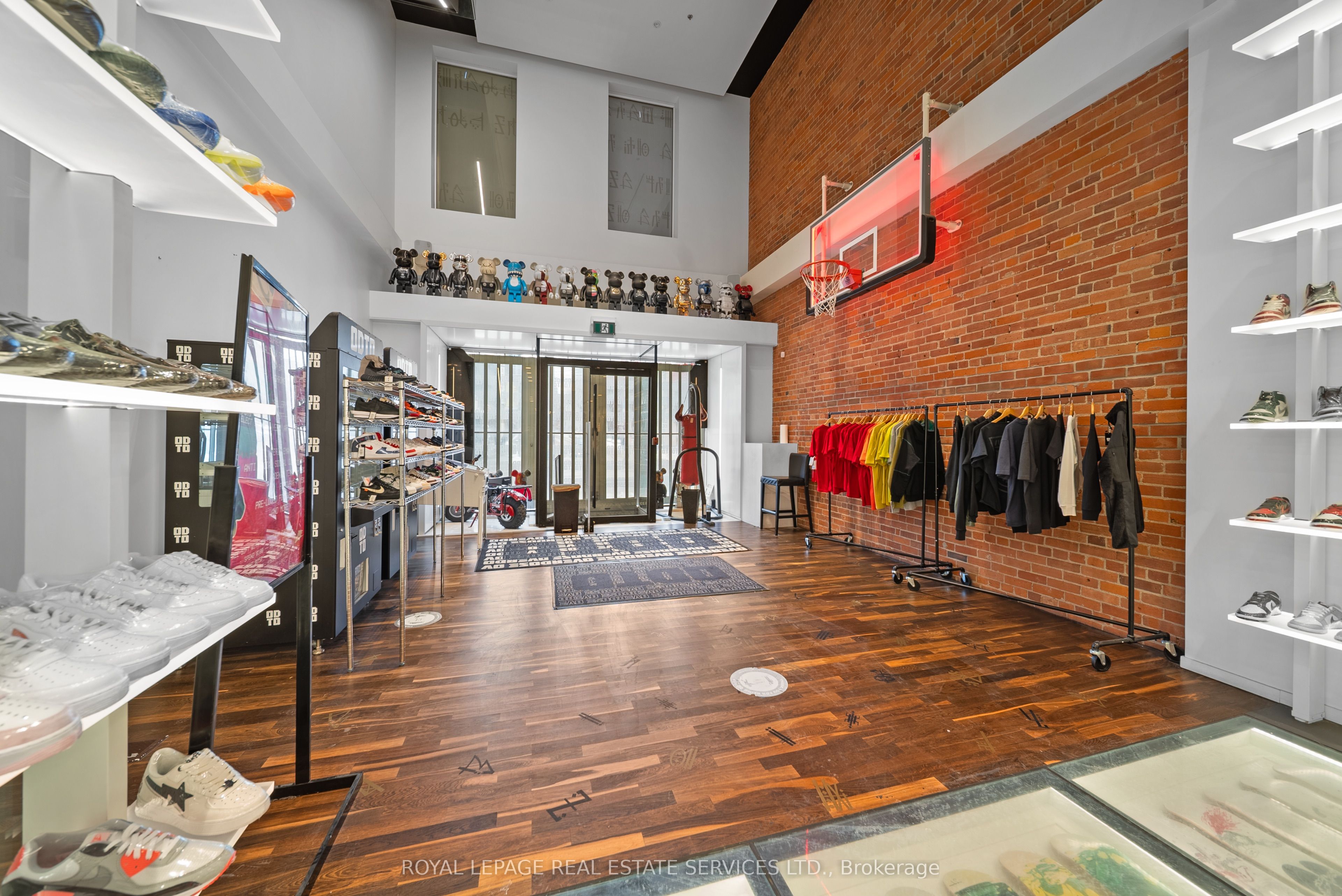 273 Queen Street W
