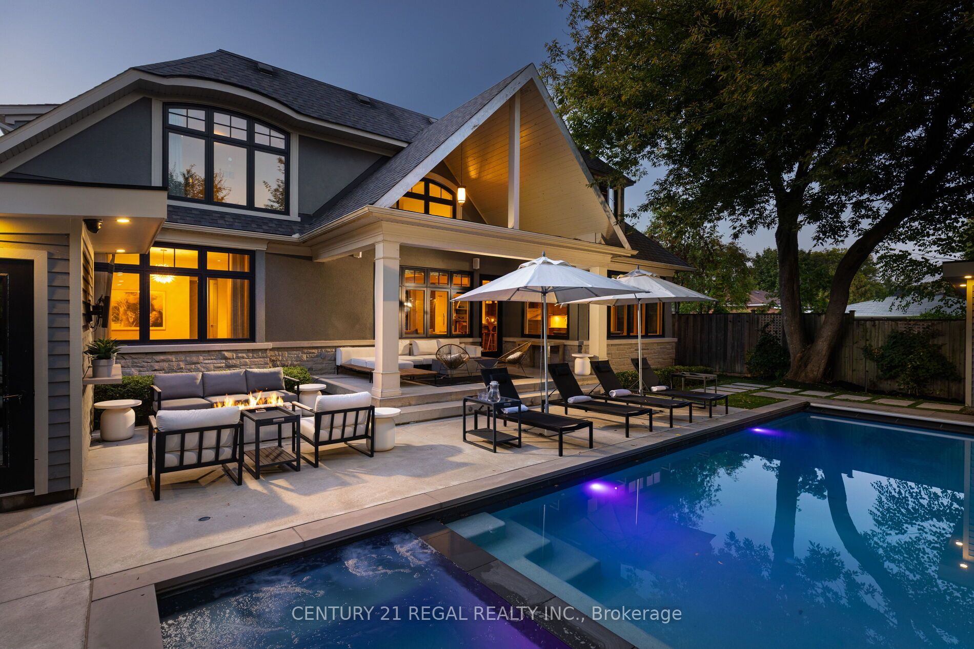 2442 Meadowood Crescent