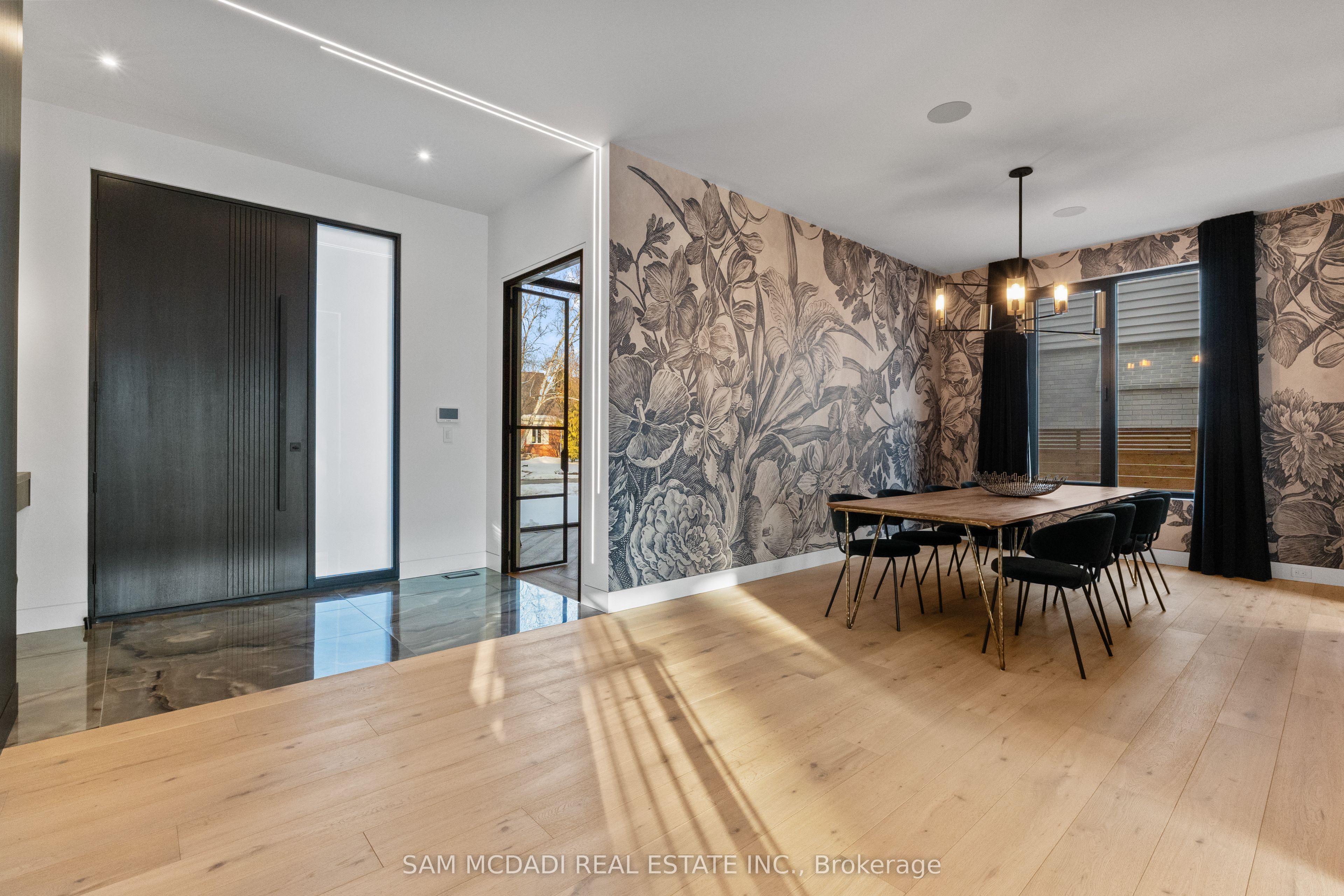 2186 Harcourt Crescent