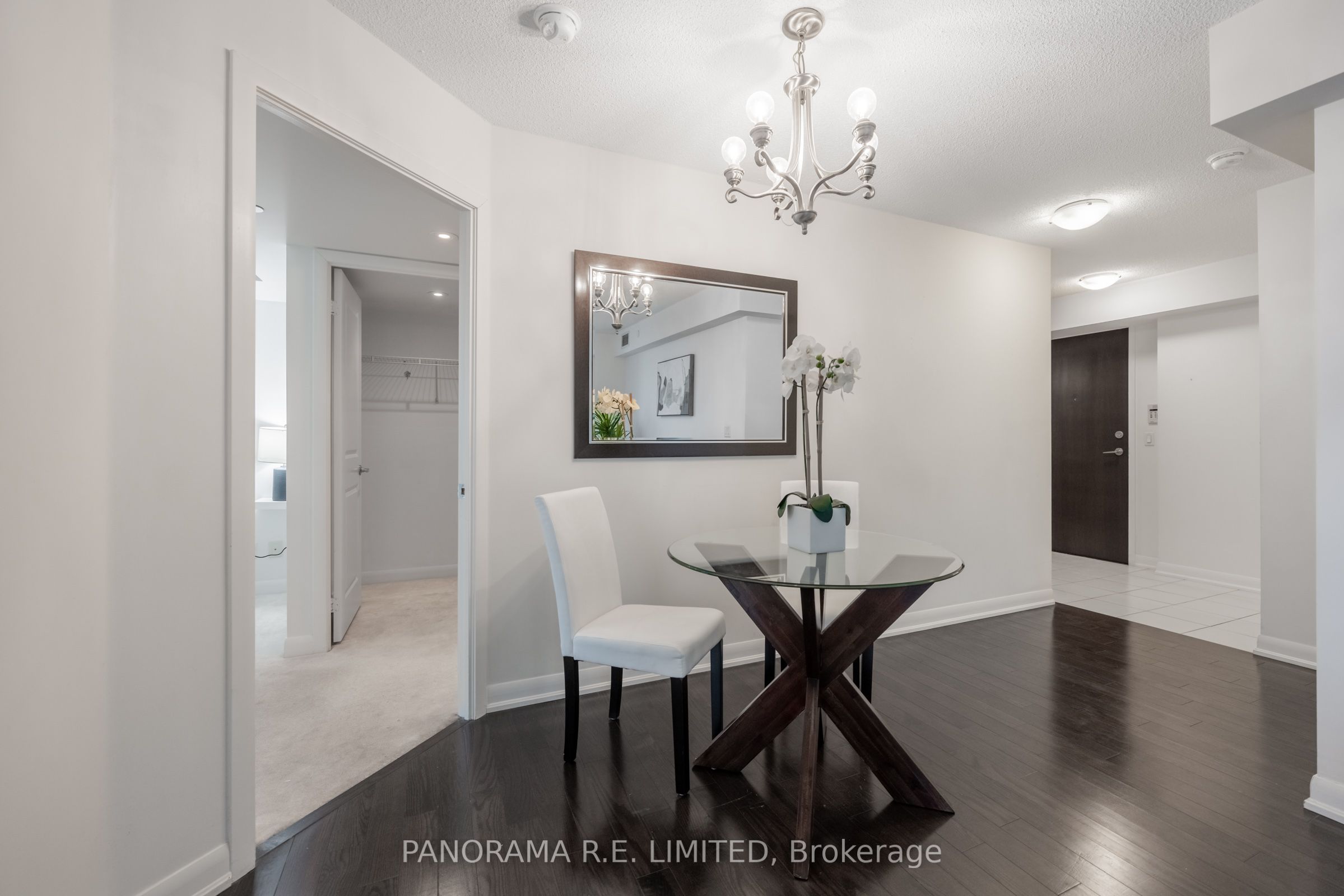 215 Sherway Gardens Road 1207