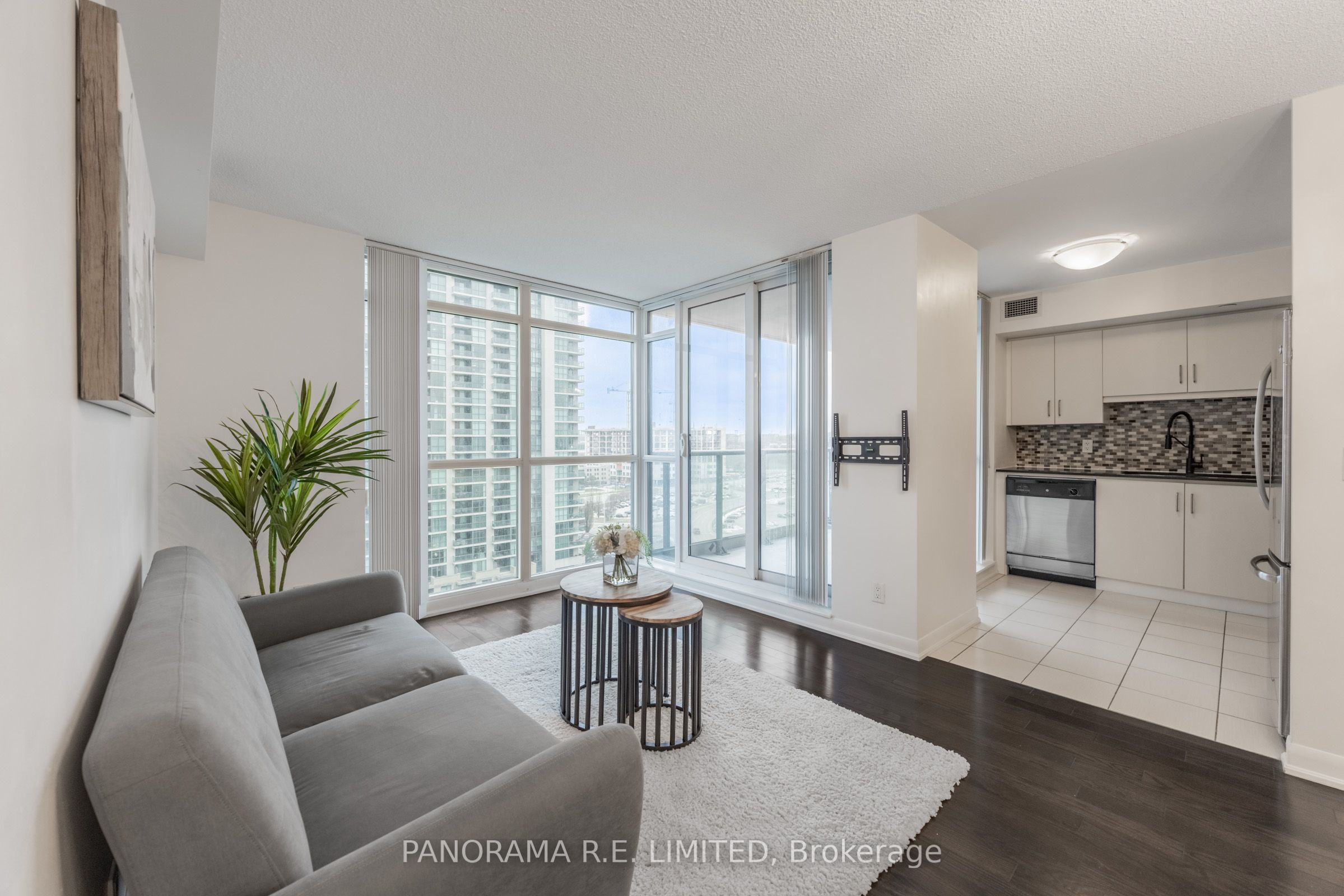 215 Sherway Gardens Road 1207