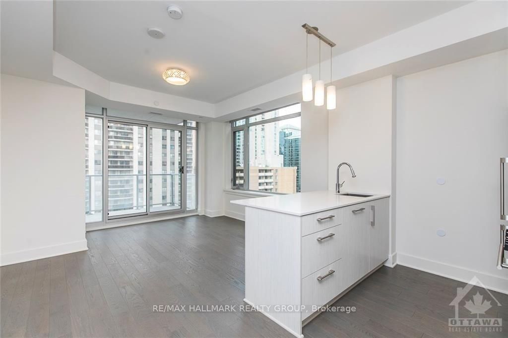 255 Bay Street 905