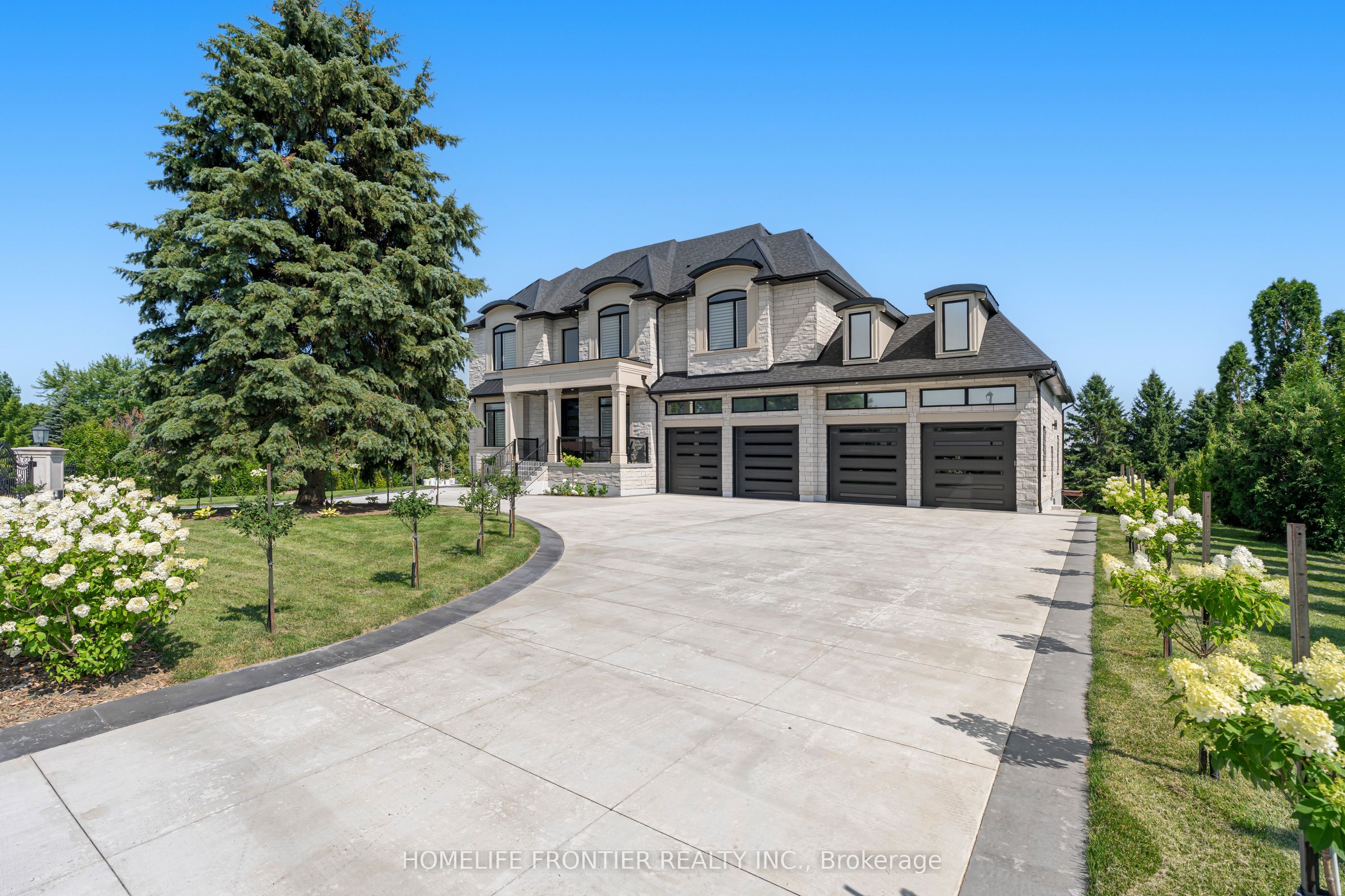 731 Woodland Acres Crescent