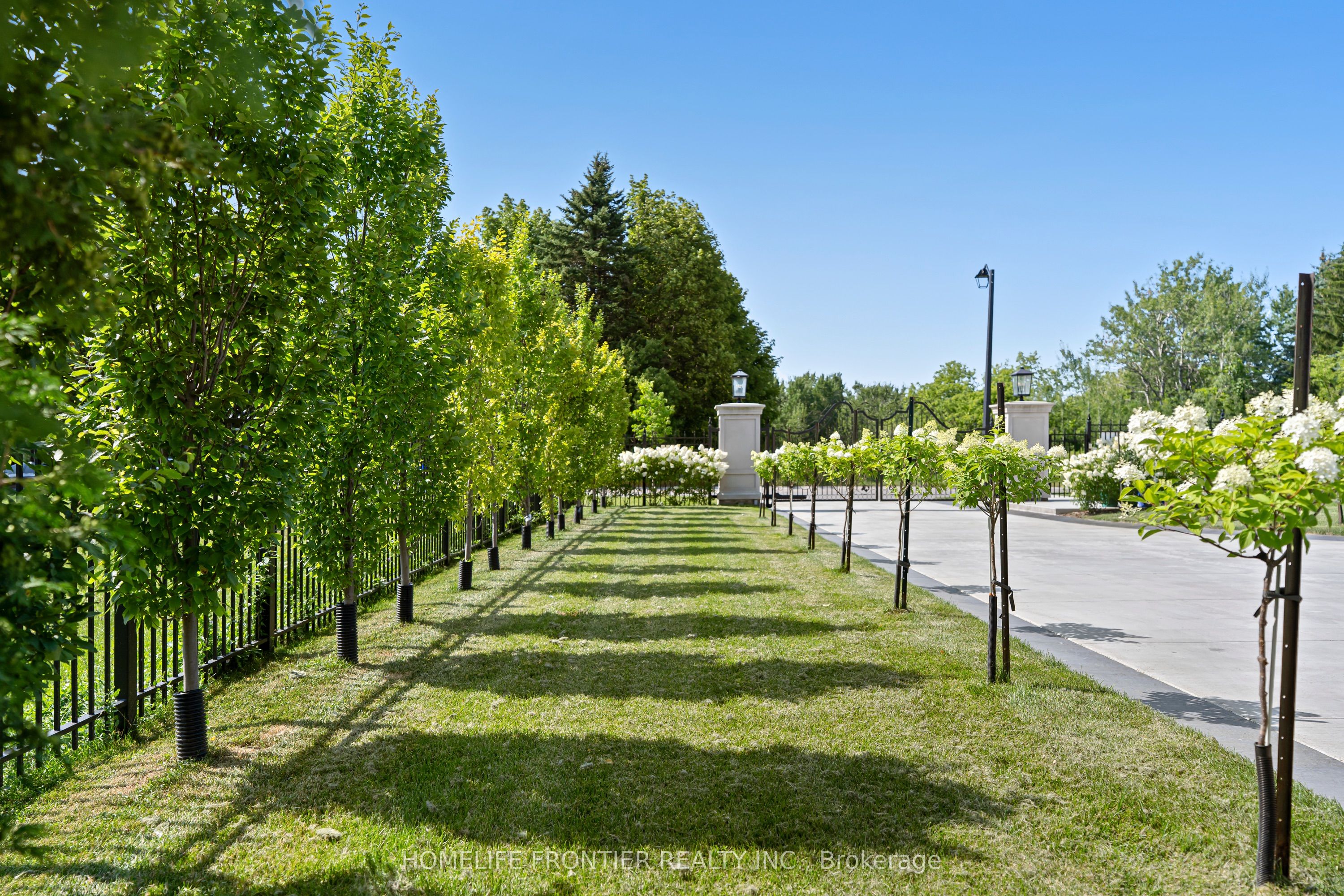 731 Woodland Acres Crescent