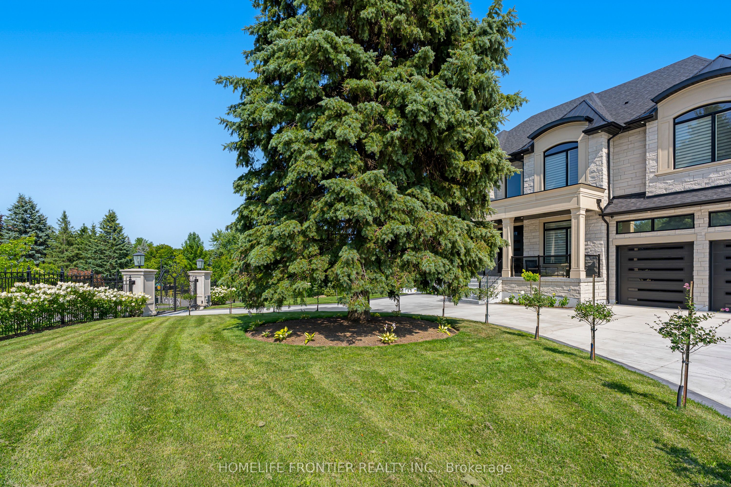 731 Woodland Acres Crescent