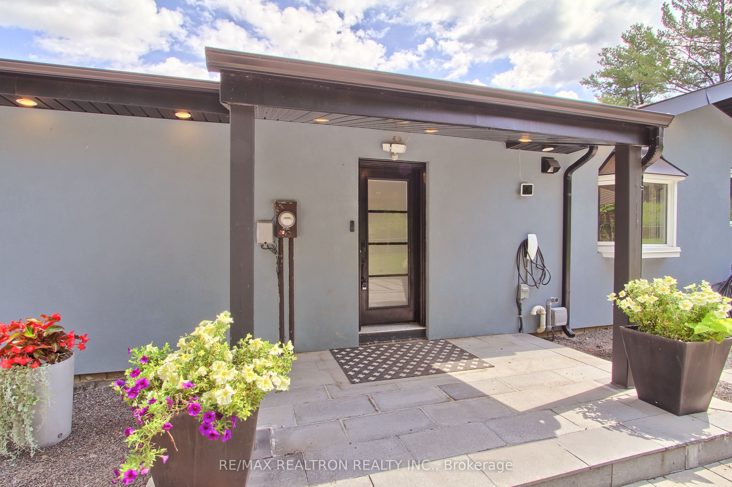 3433 Mount Albert Road