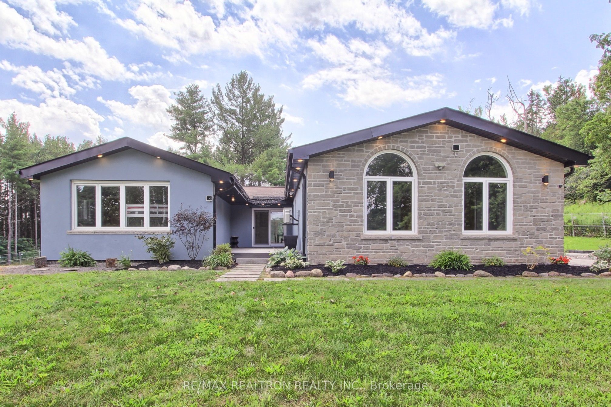 3433 Mount Albert Road
