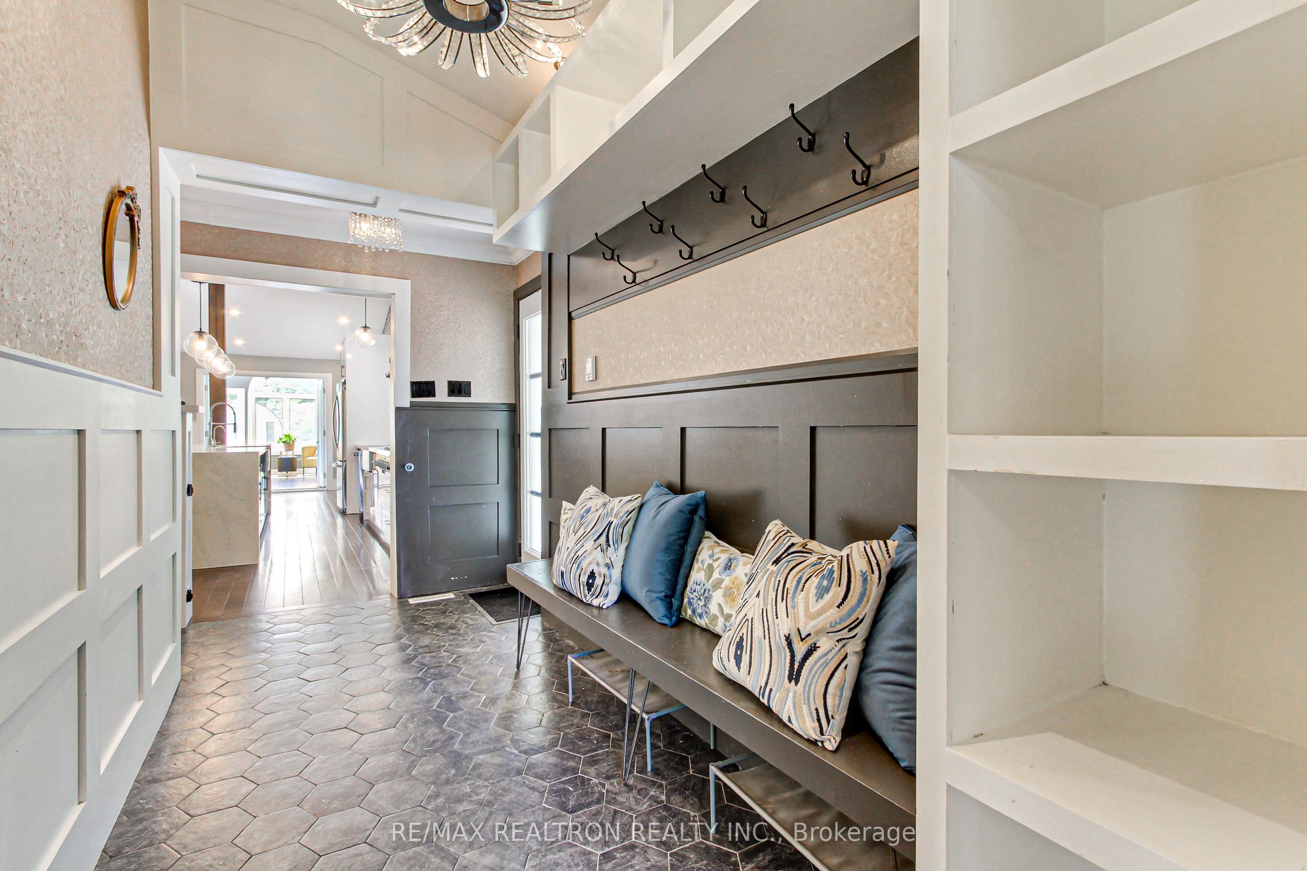 3433 Mount Albert Road