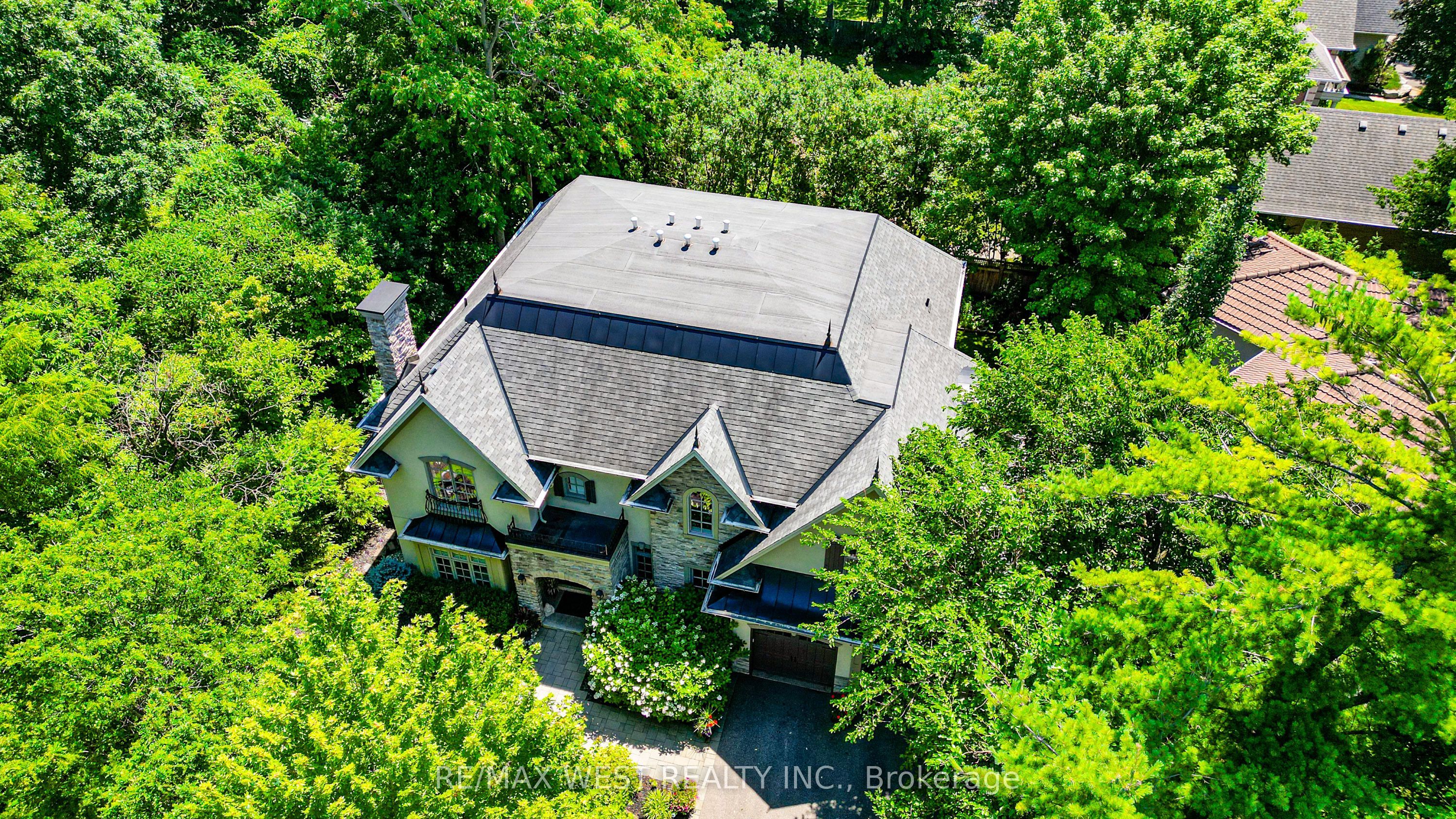92 Pinetree Way
