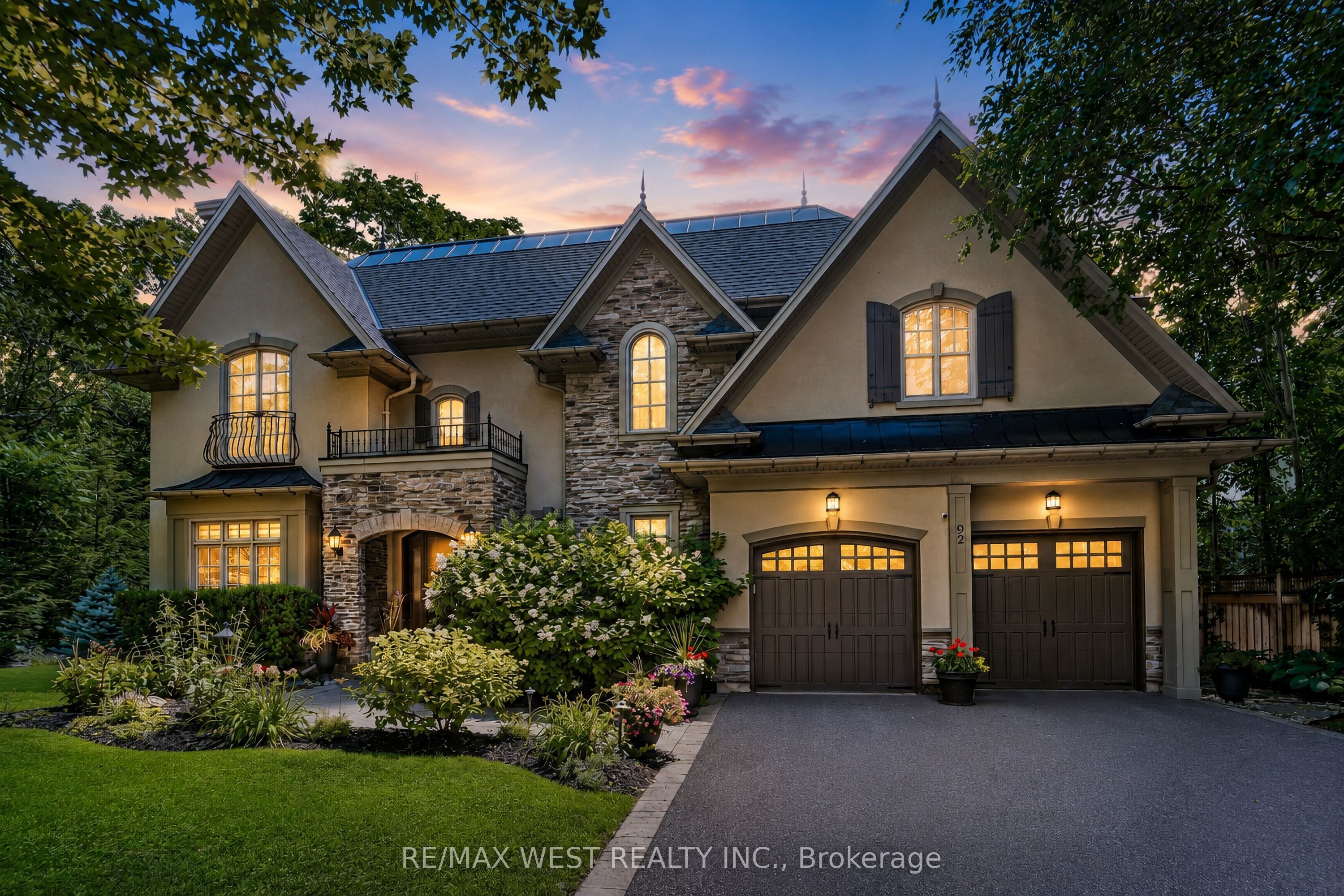 92 Pinetree Way
