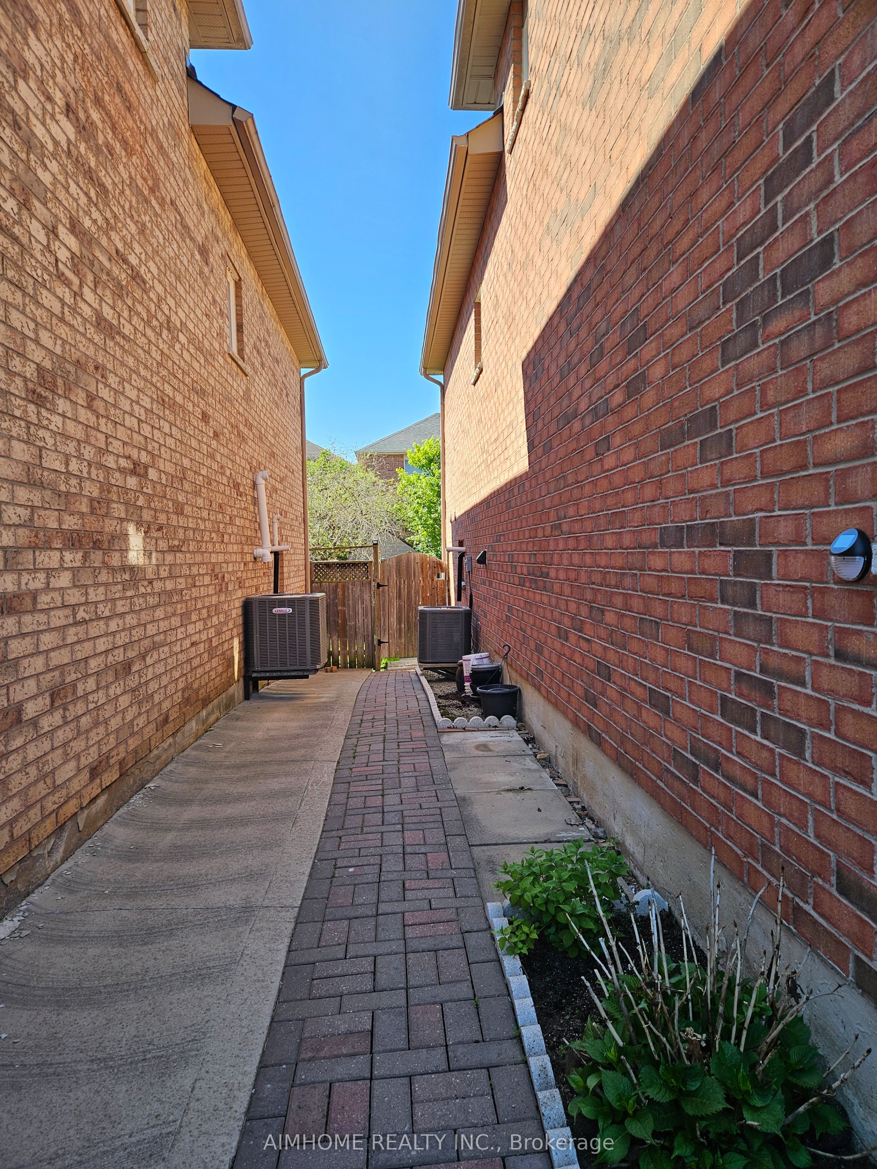 3227 Scotch Pine Gate