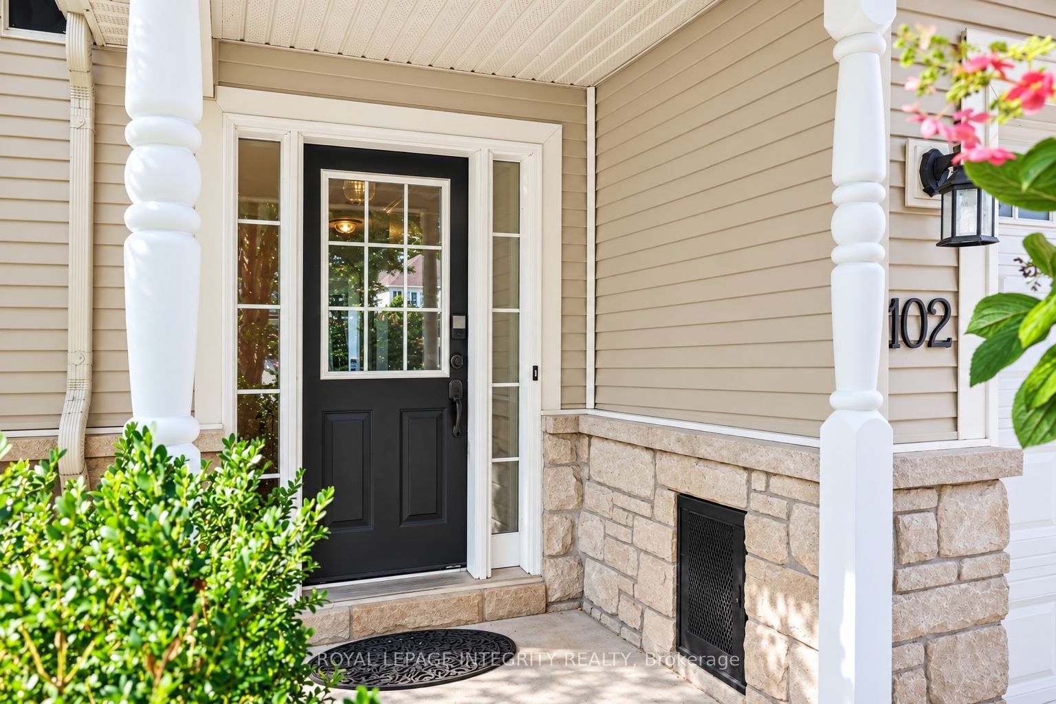102 Hawktree Ridge