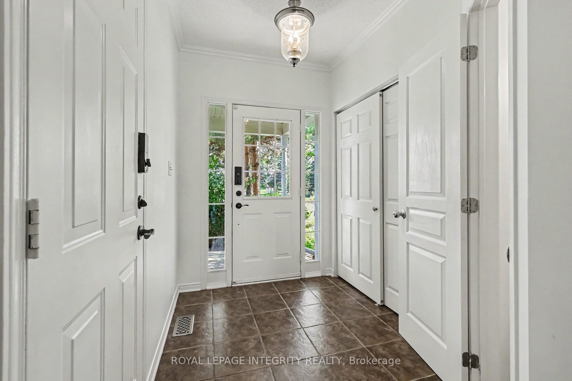102 Hawktree Ridge