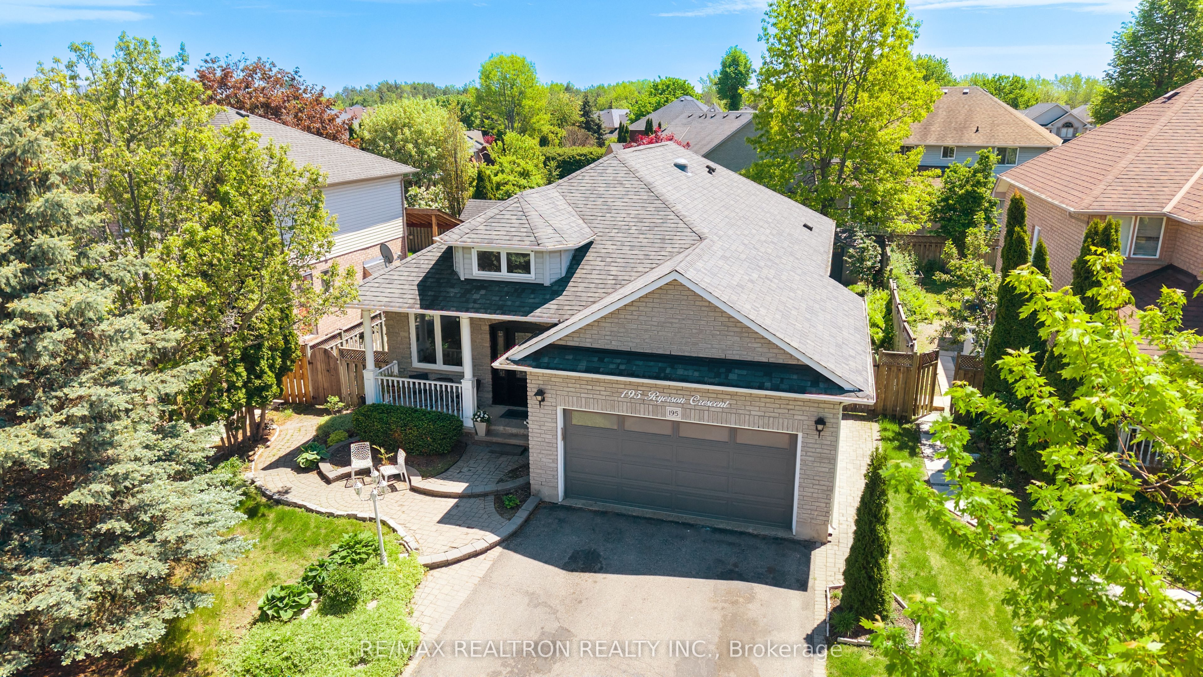 195 Ryerson Crescent