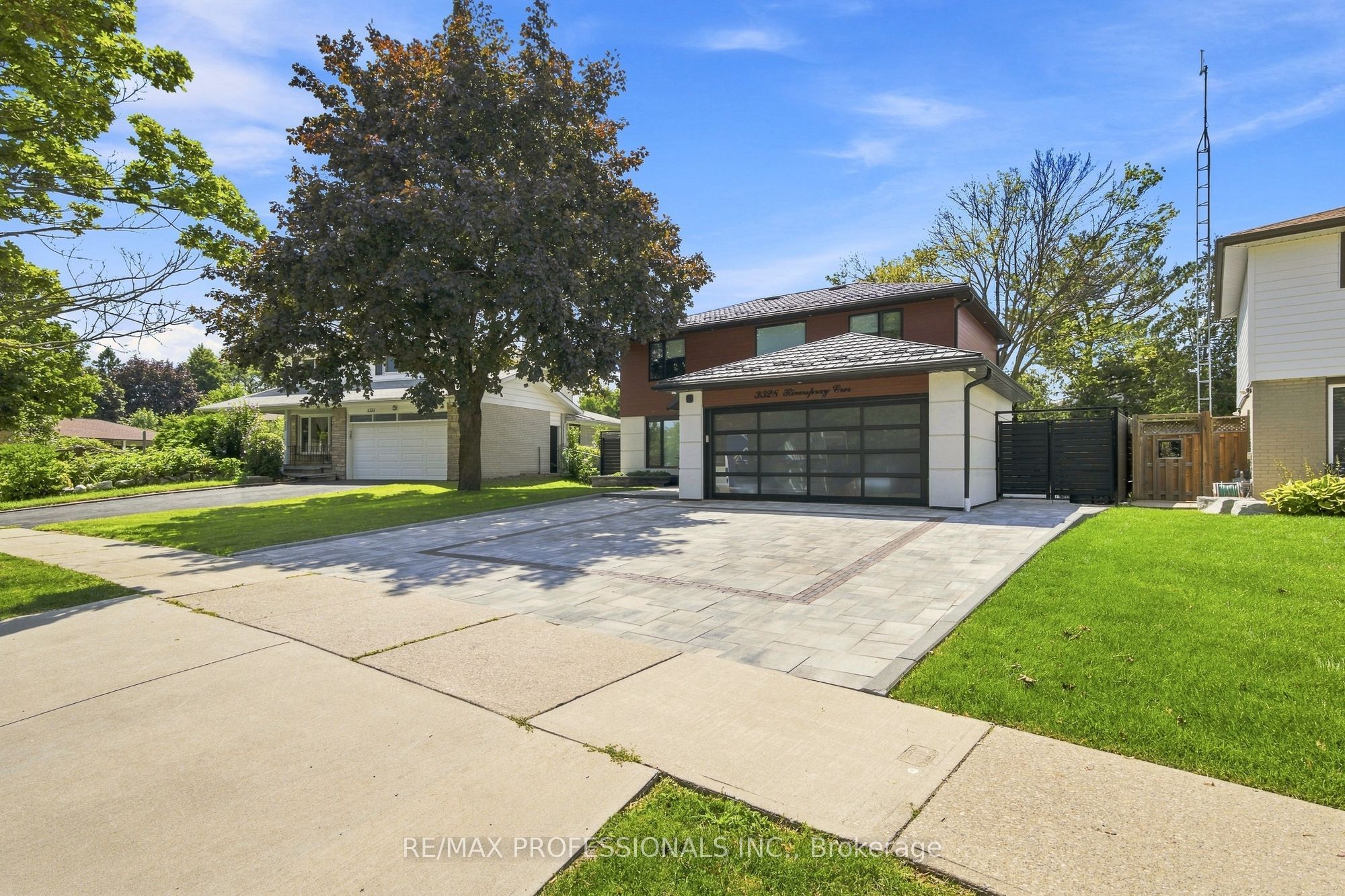 3328 Riverspray Crescent