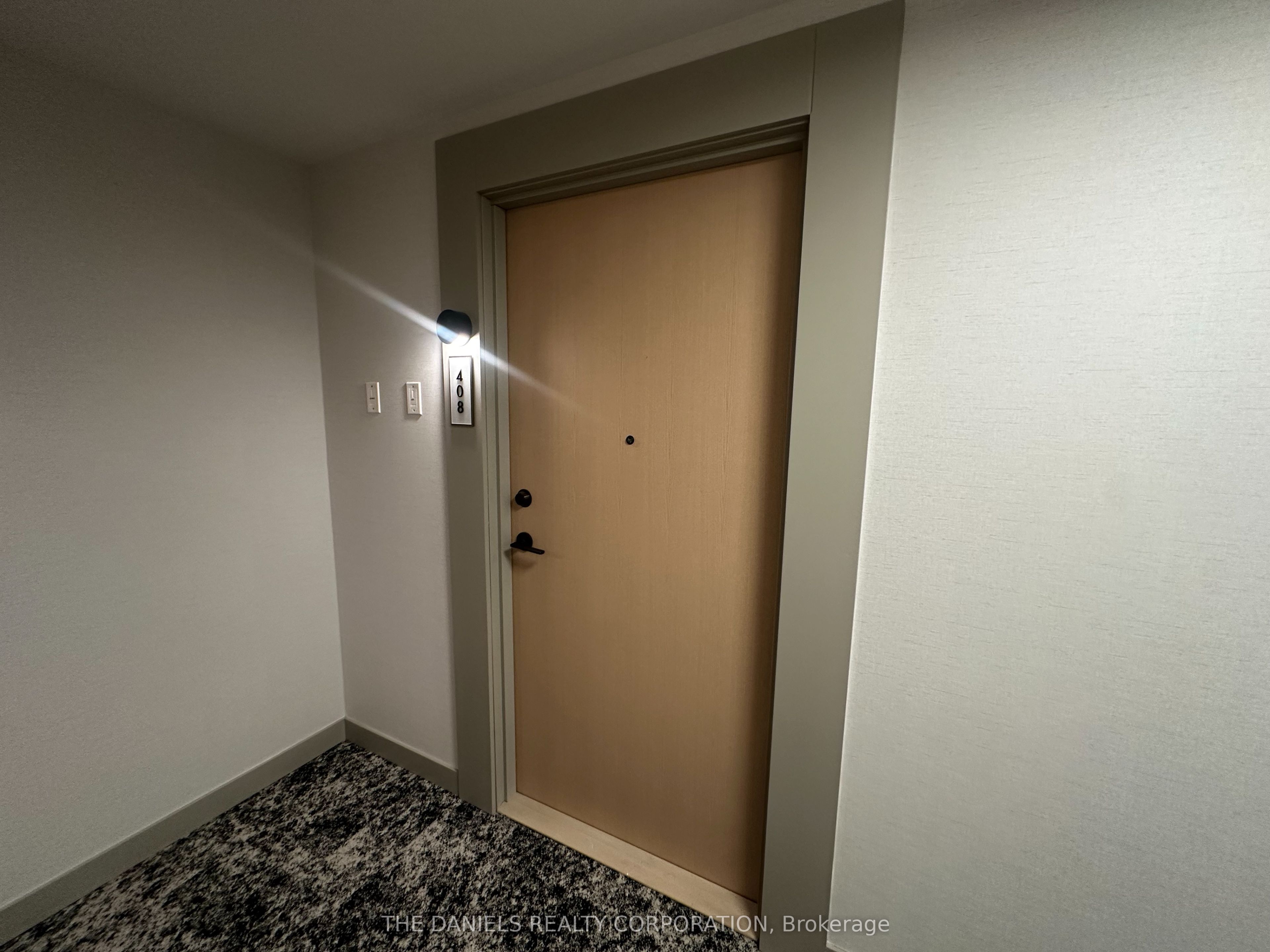 10 Oak Street 408