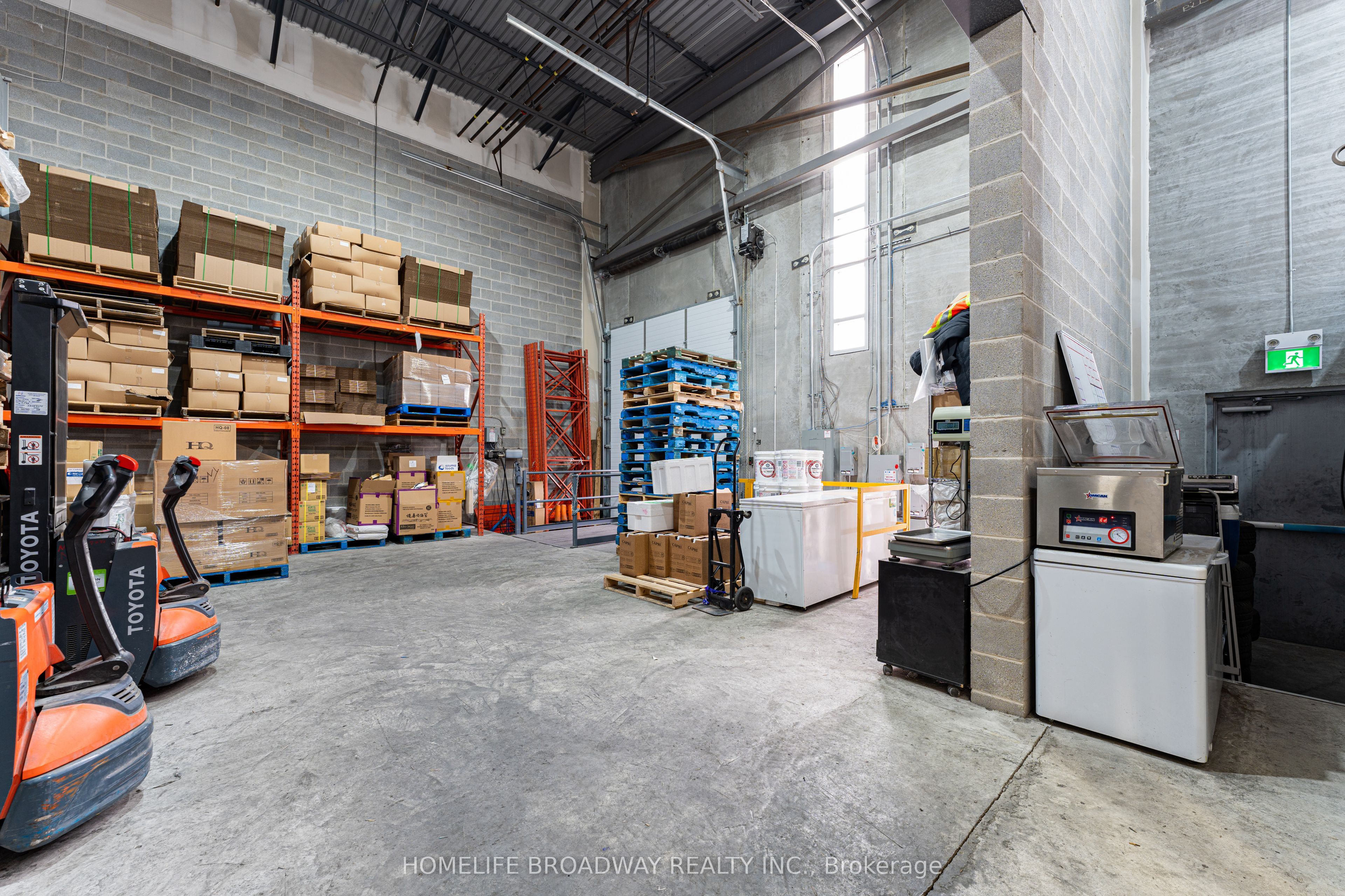 10952 Woodbine Avenue 2-3