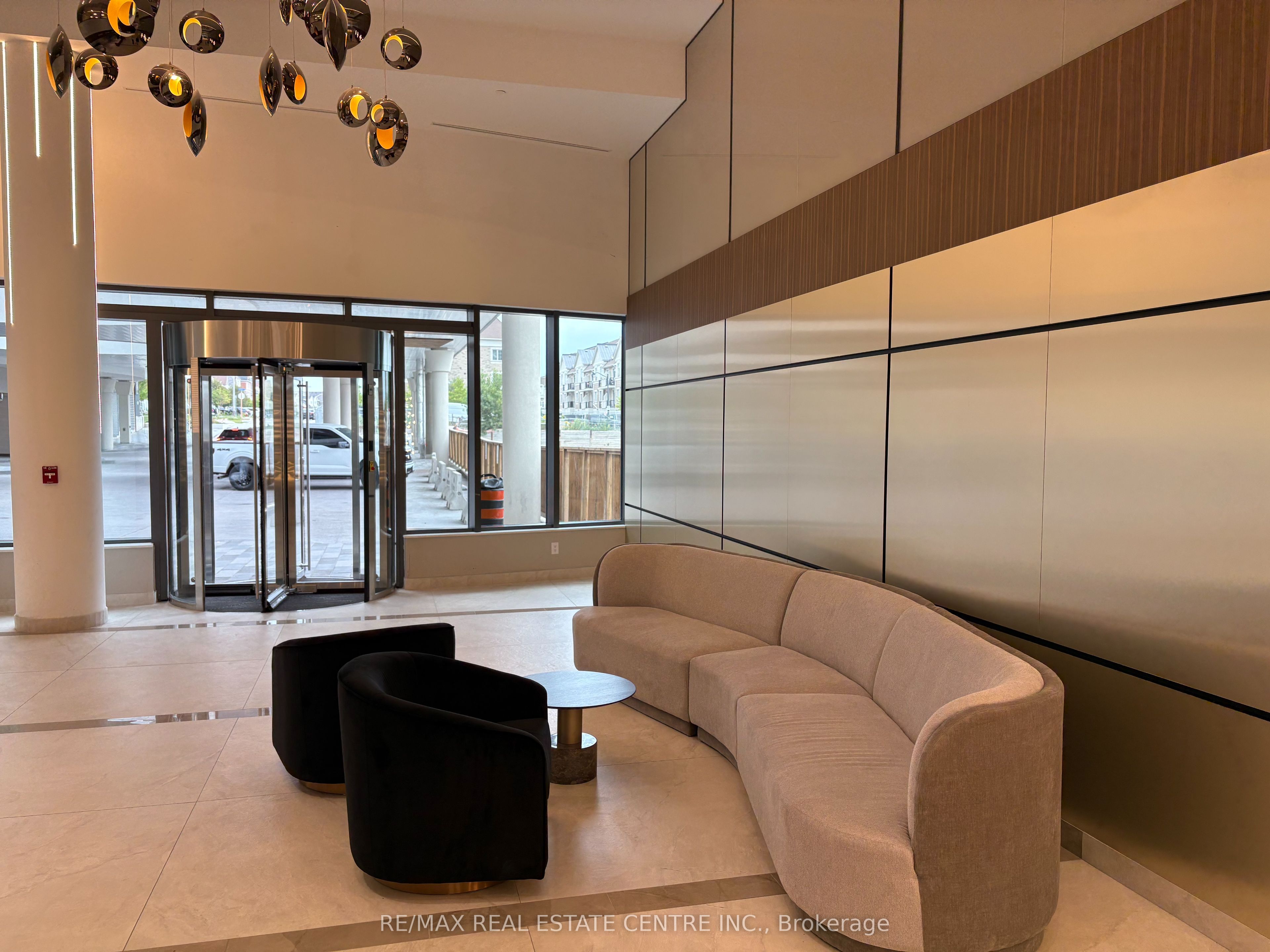 5105 Hurontario Street 211