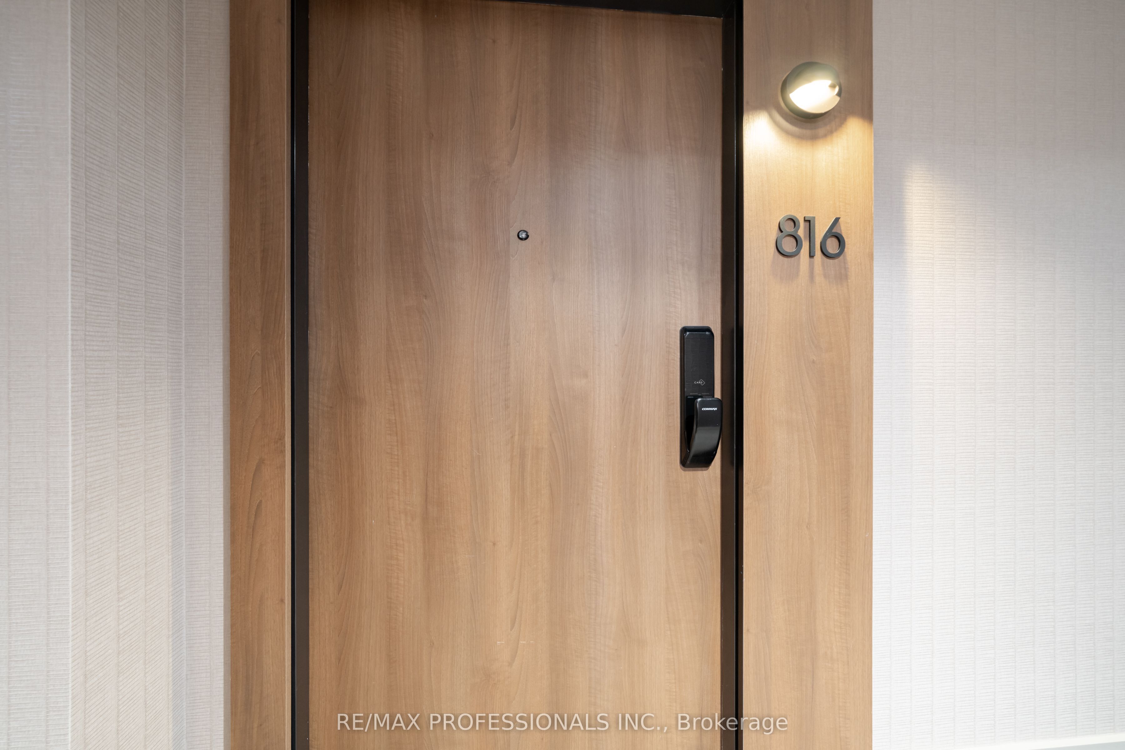 21 Park Street E 816