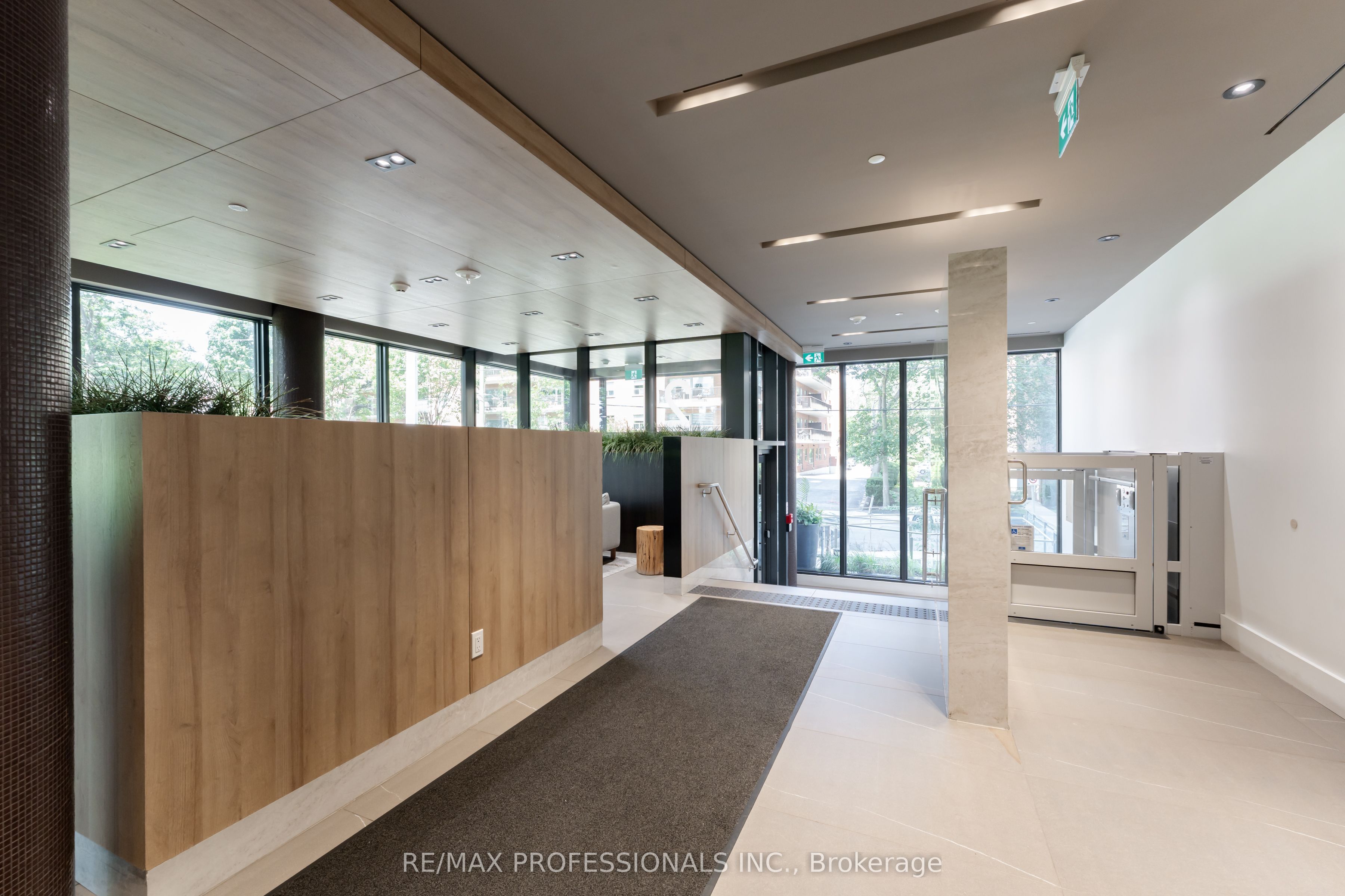 21 Park Street E 816