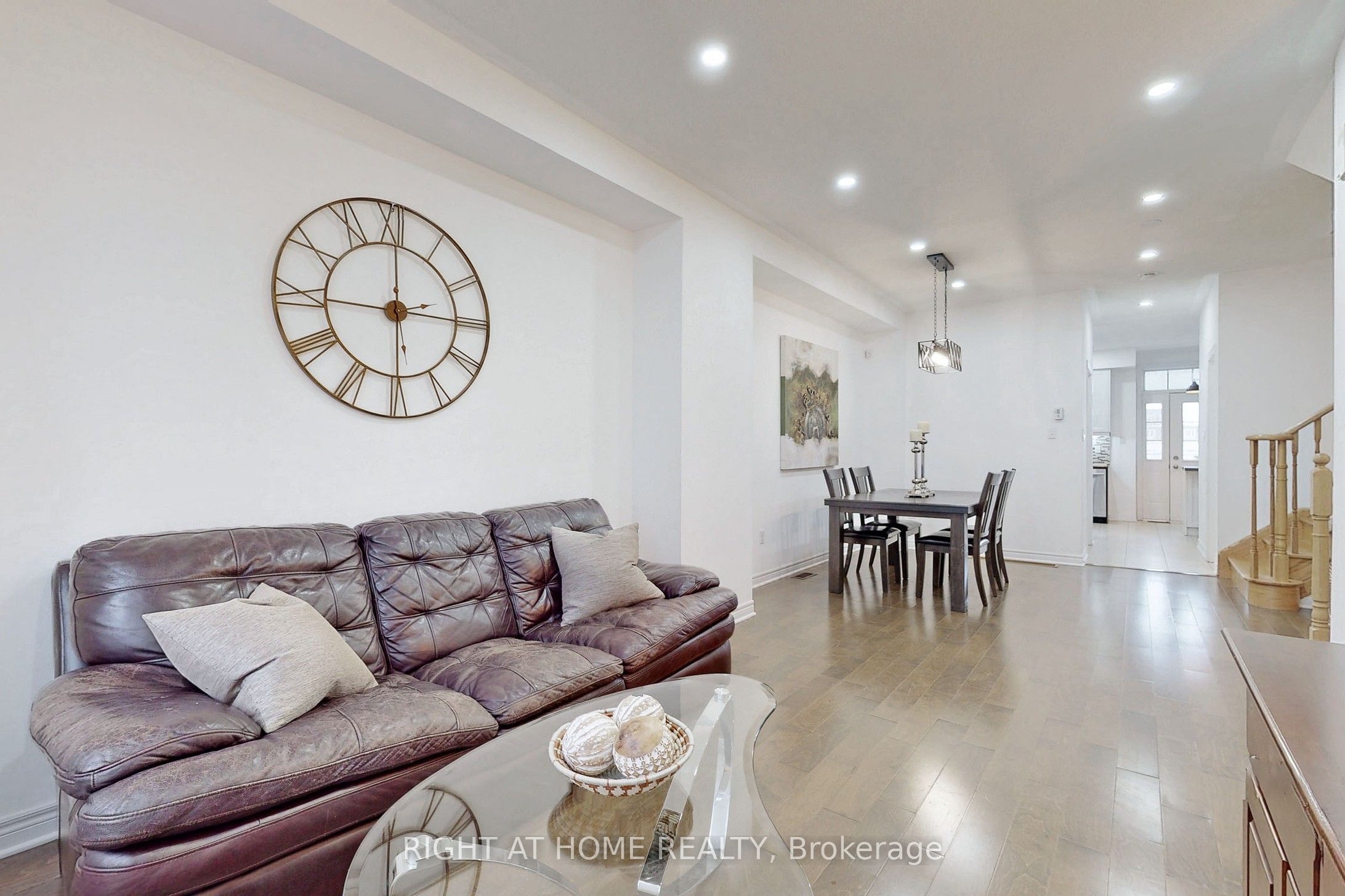 10 Porter Avenue W 3