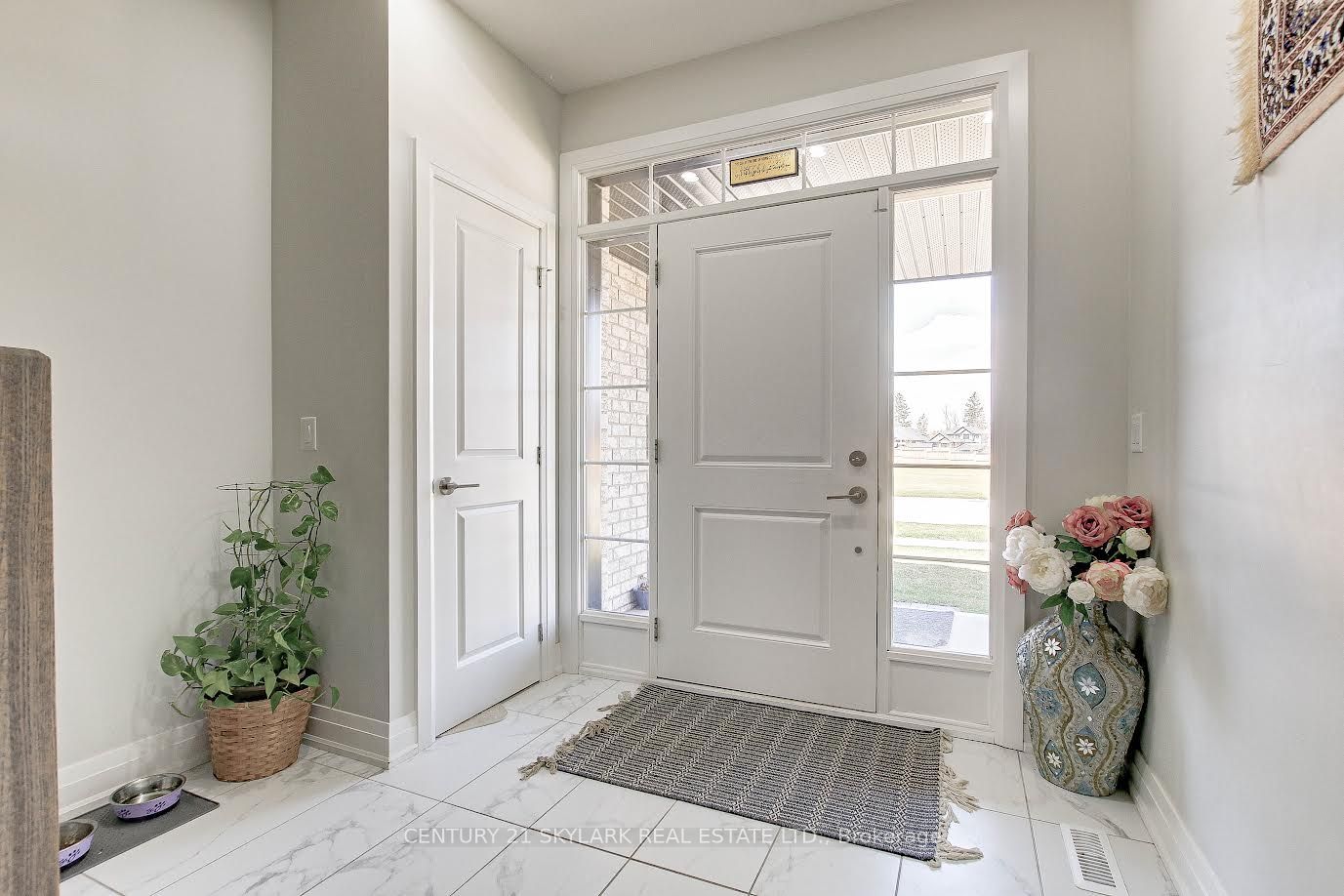 2033 Lockwood Crescent