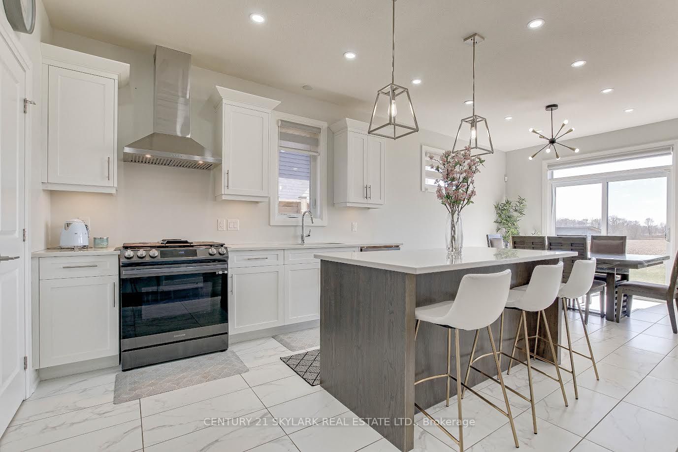 2033 Lockwood Crescent