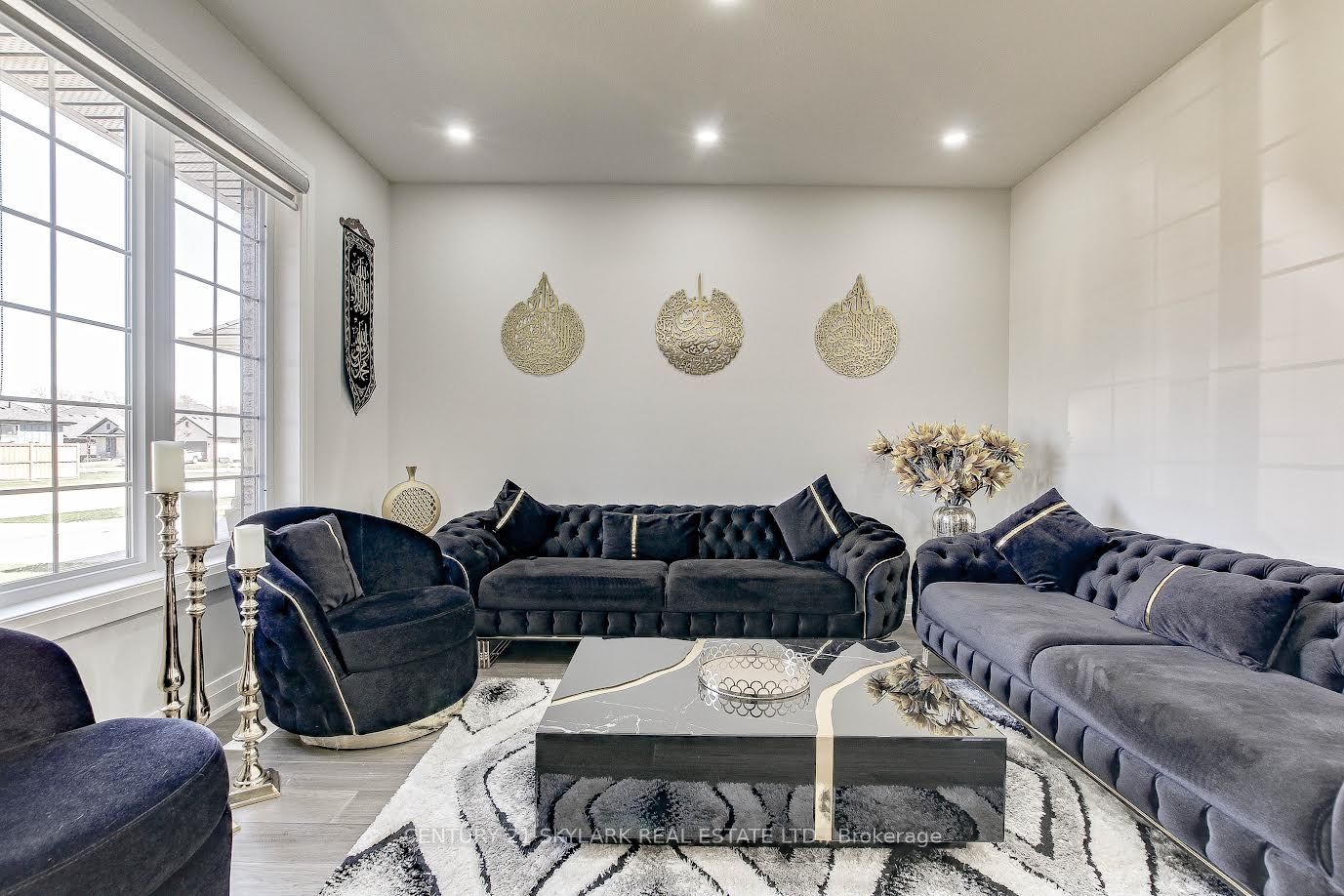 2033 Lockwood Crescent