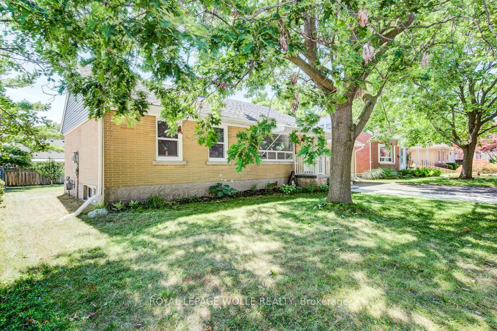 17 Crestwood Avenue
