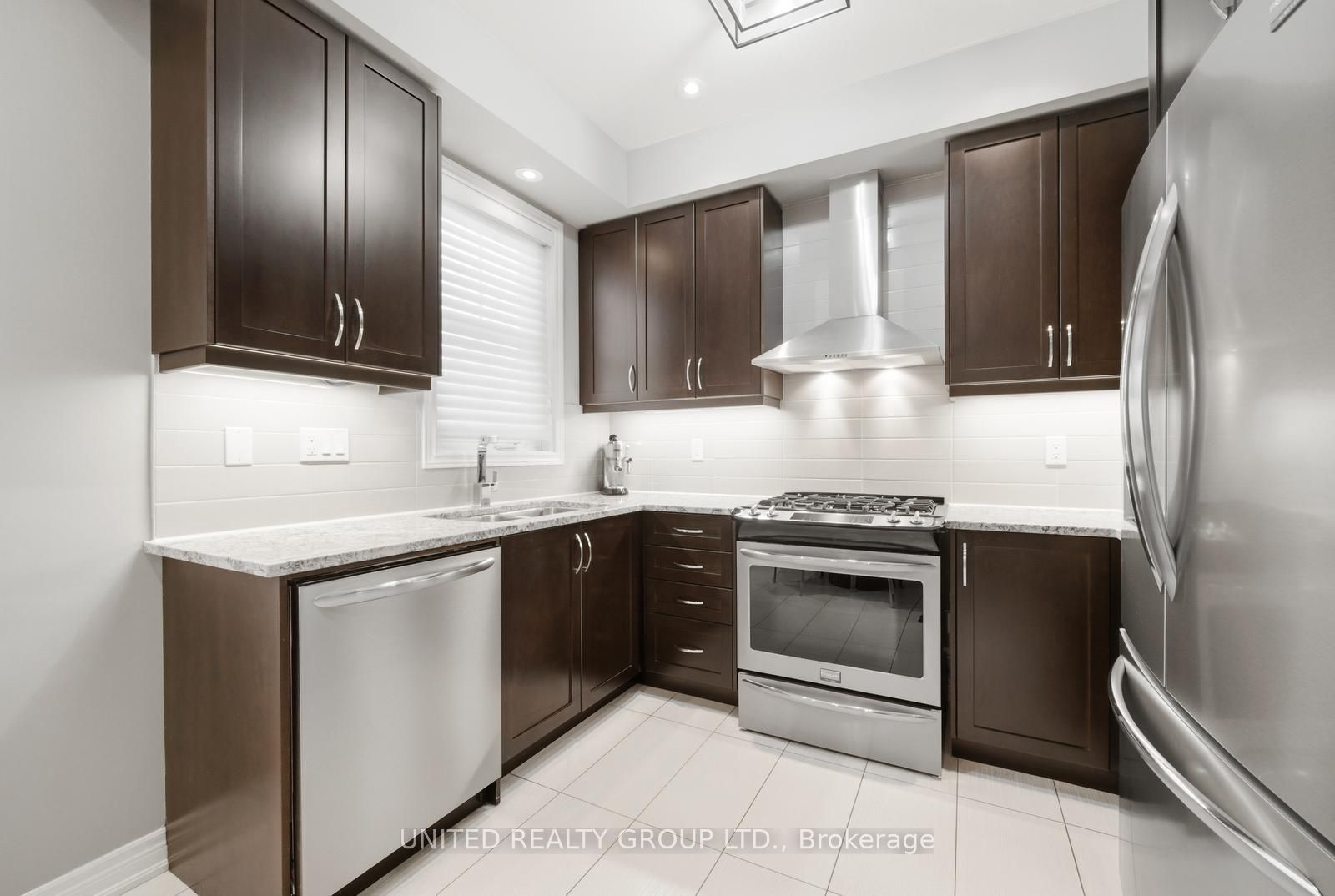 10 Porter Avenue W 10