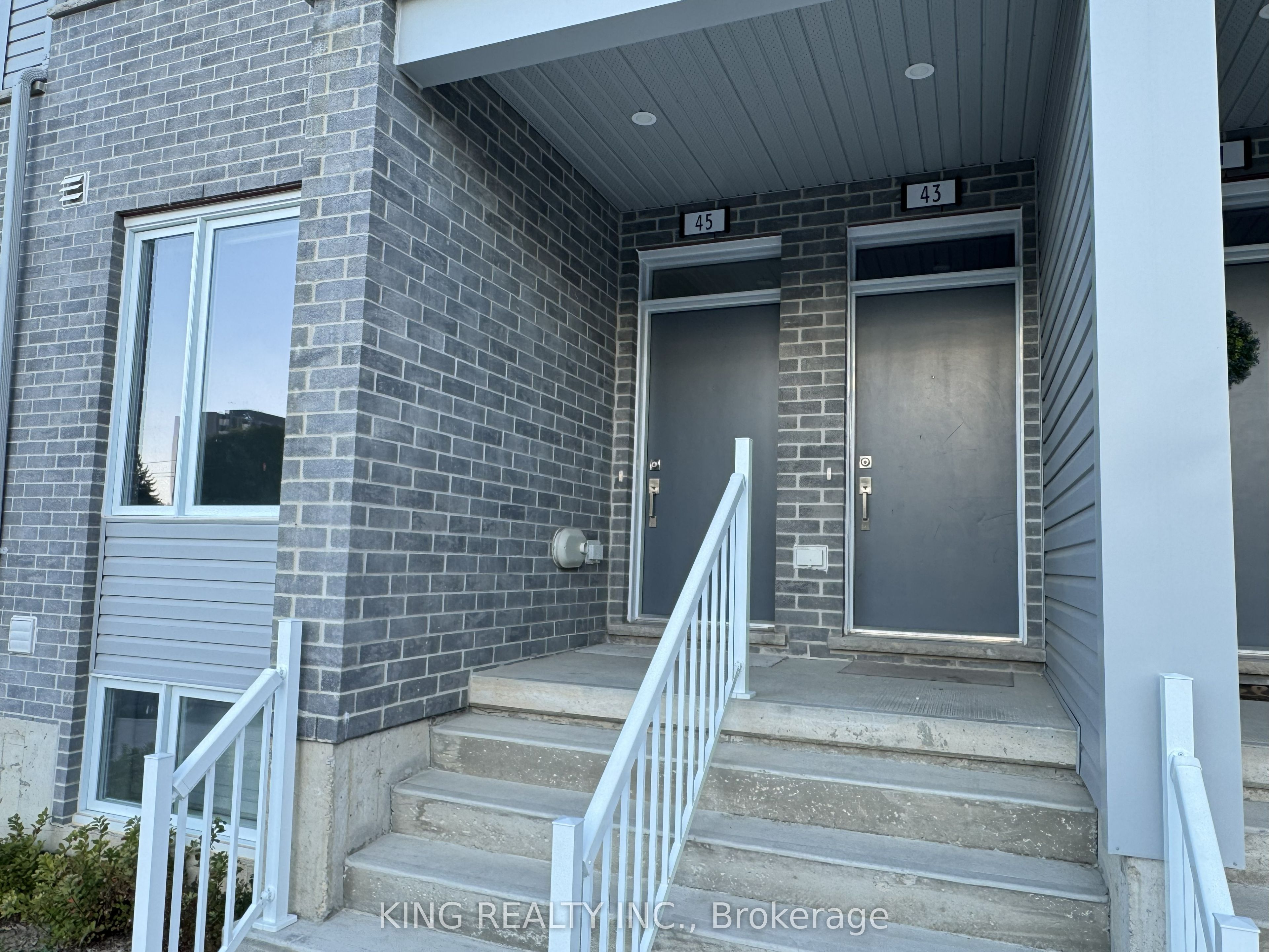 990 DEVERON Crescent 45