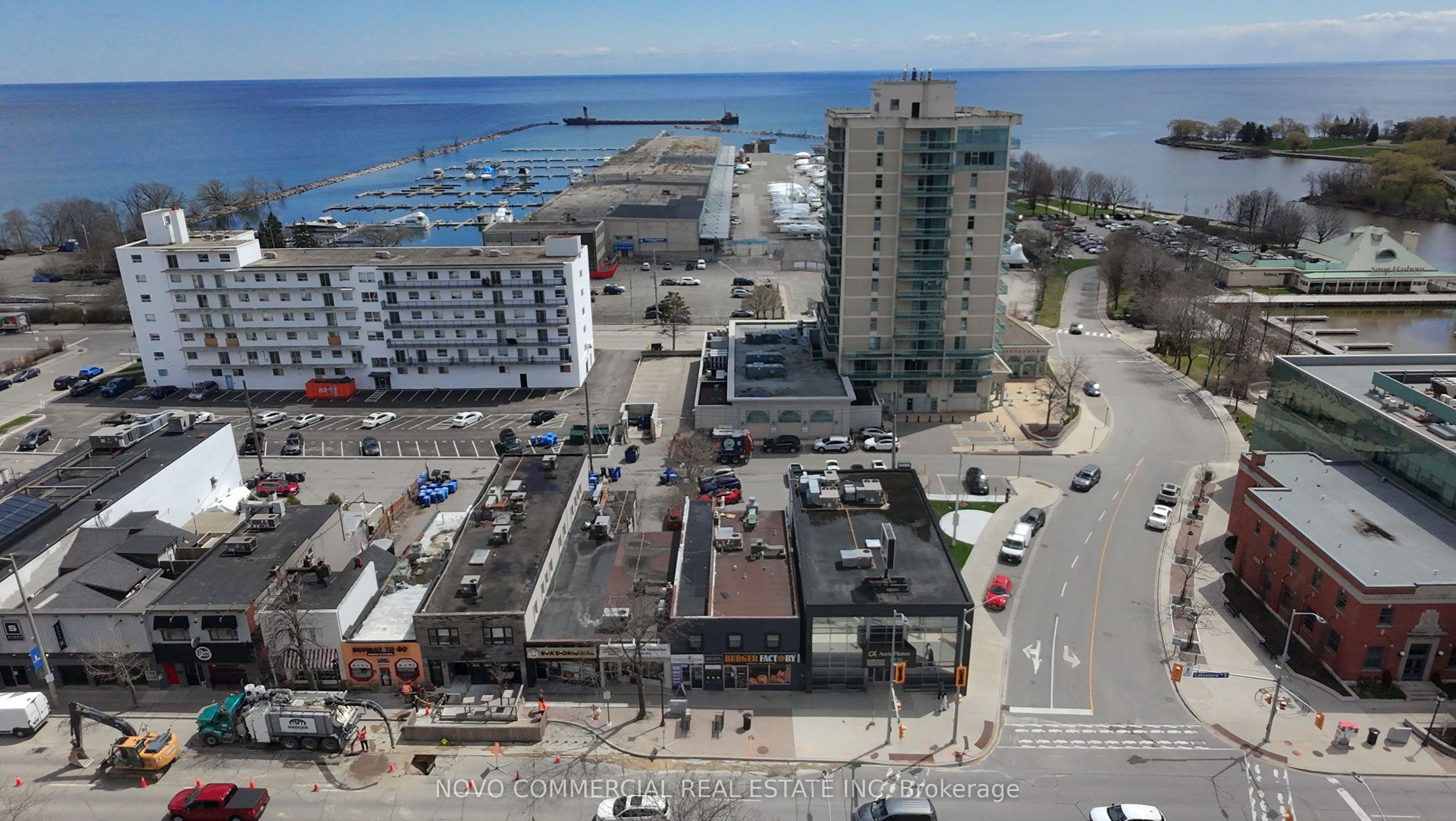 39 Lakeshore Road E