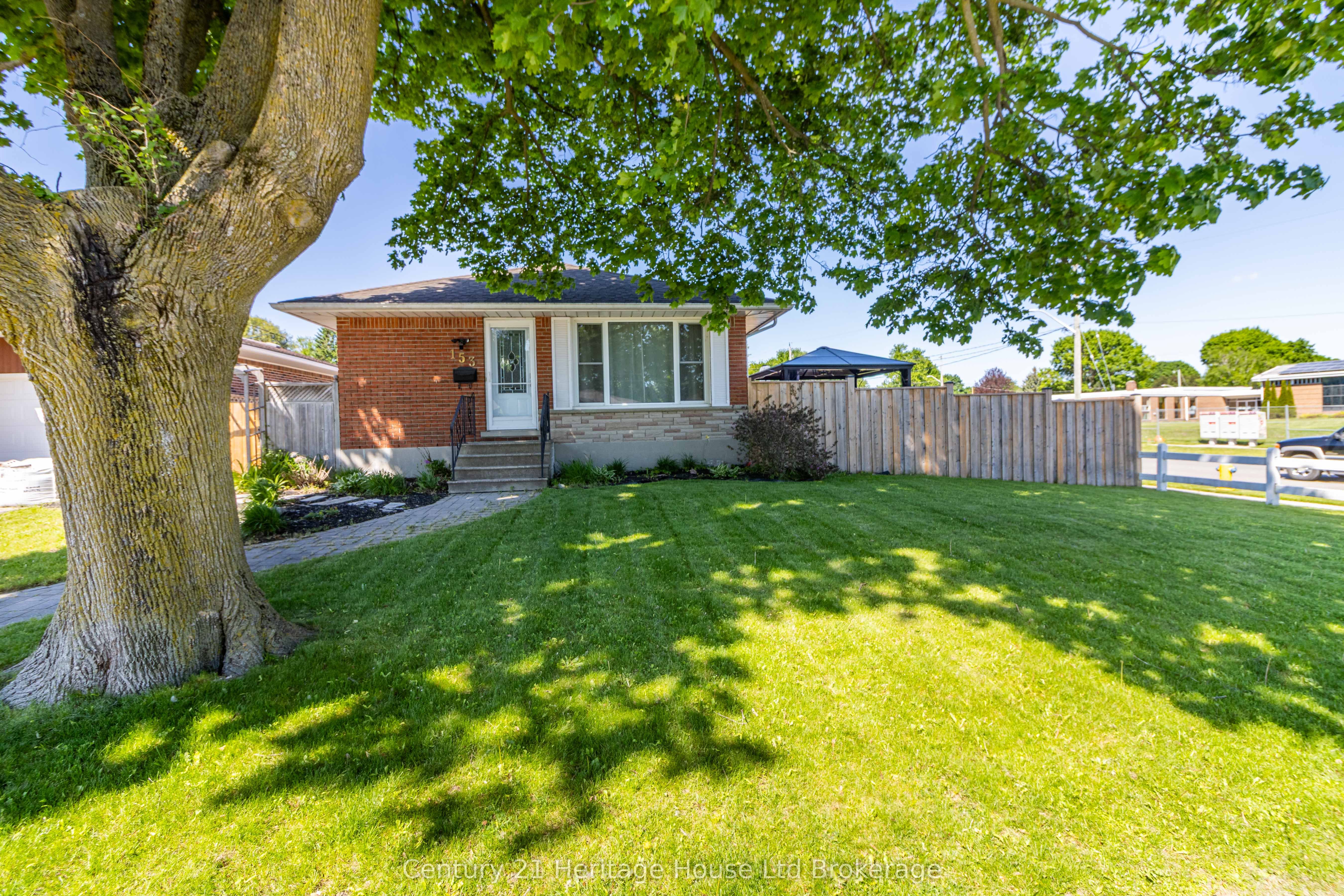 153 Springbank Avenue N