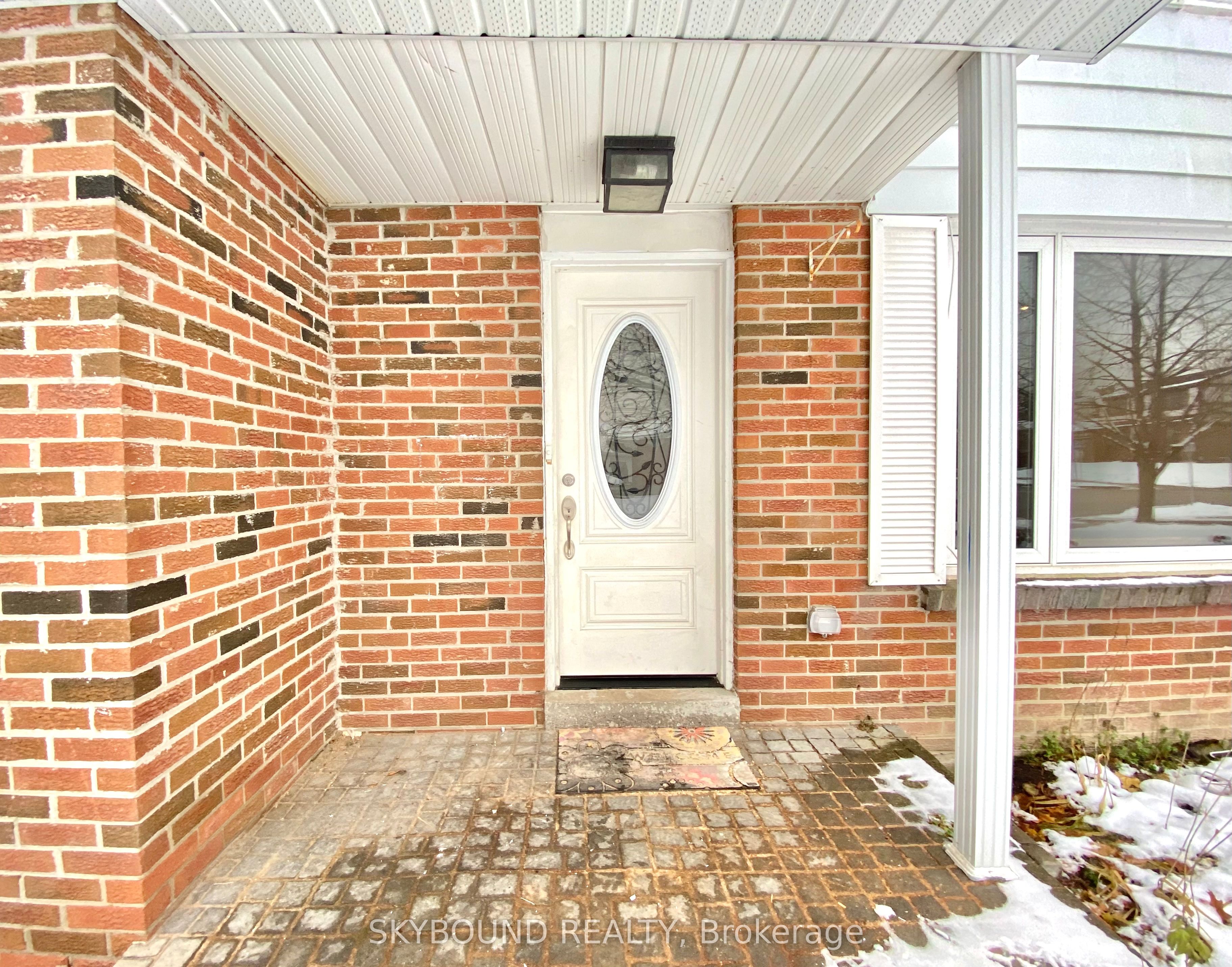 252 William Roe Boulevard N