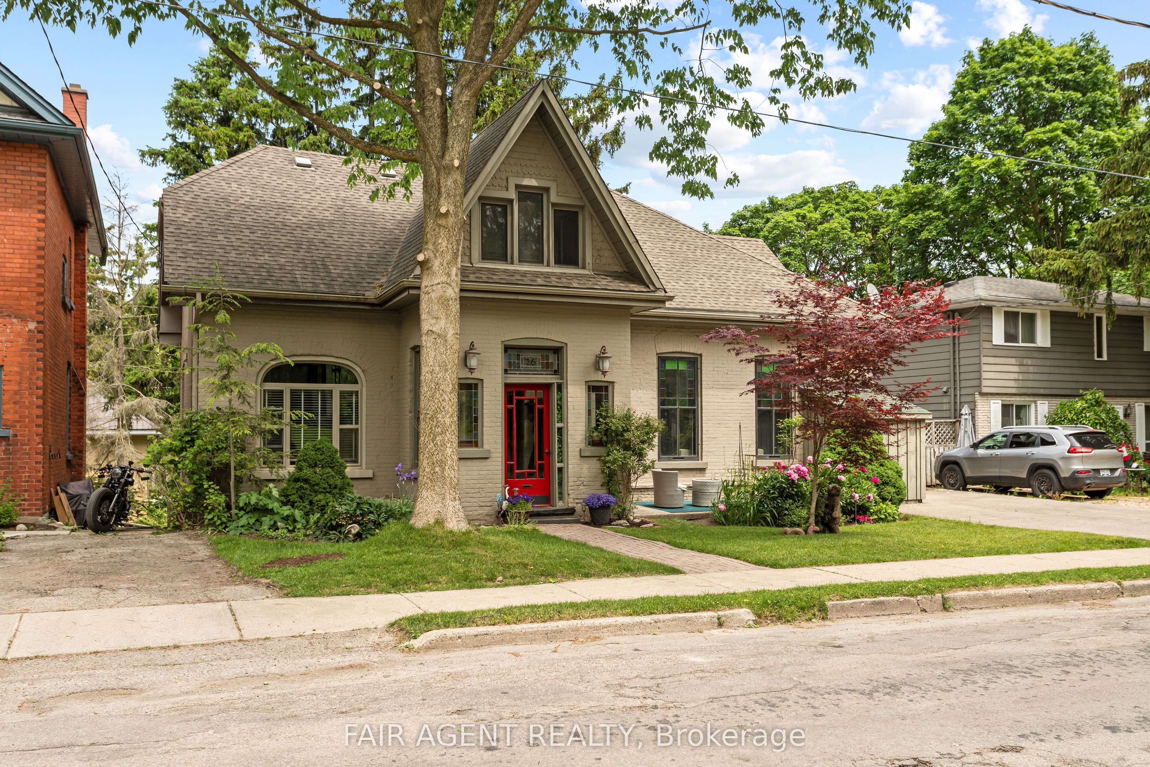 26 DALY Avenue